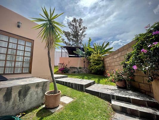 CASA AGAVE — Villa de los Frailes, San Miguel de Allende — photo 18 — charming courtyard with mature tropical gardens