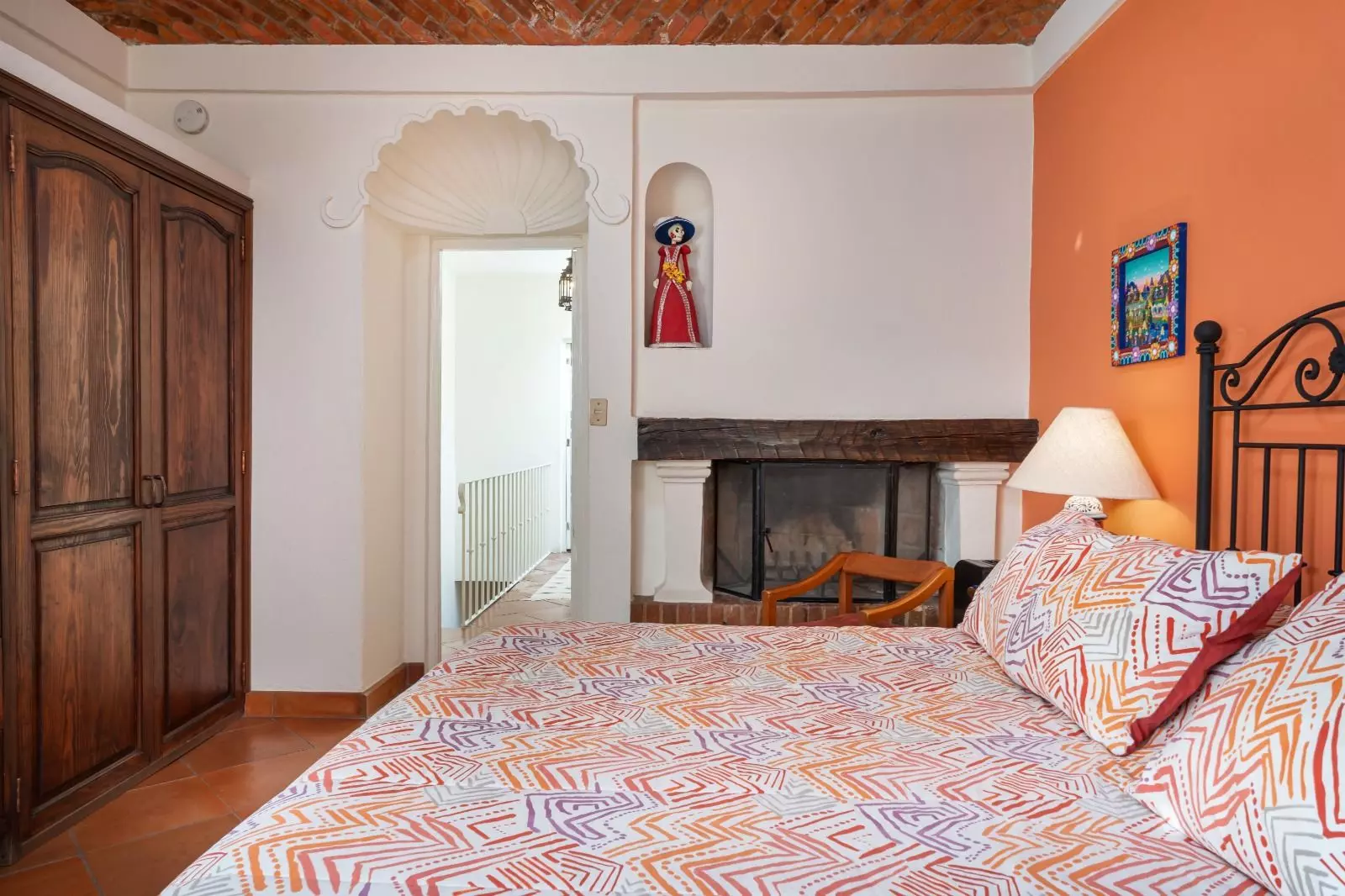 Casita Guadiana — Guadiana, San Miguel de Allende — photo 12 — vibrant colonial bedroom with authentic character