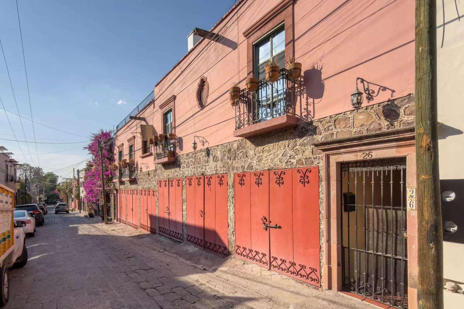 Casita Guadiana — Guadiana, San Miguel de Allende — photo 23 — charming colonial courtyard, vibrant architecture