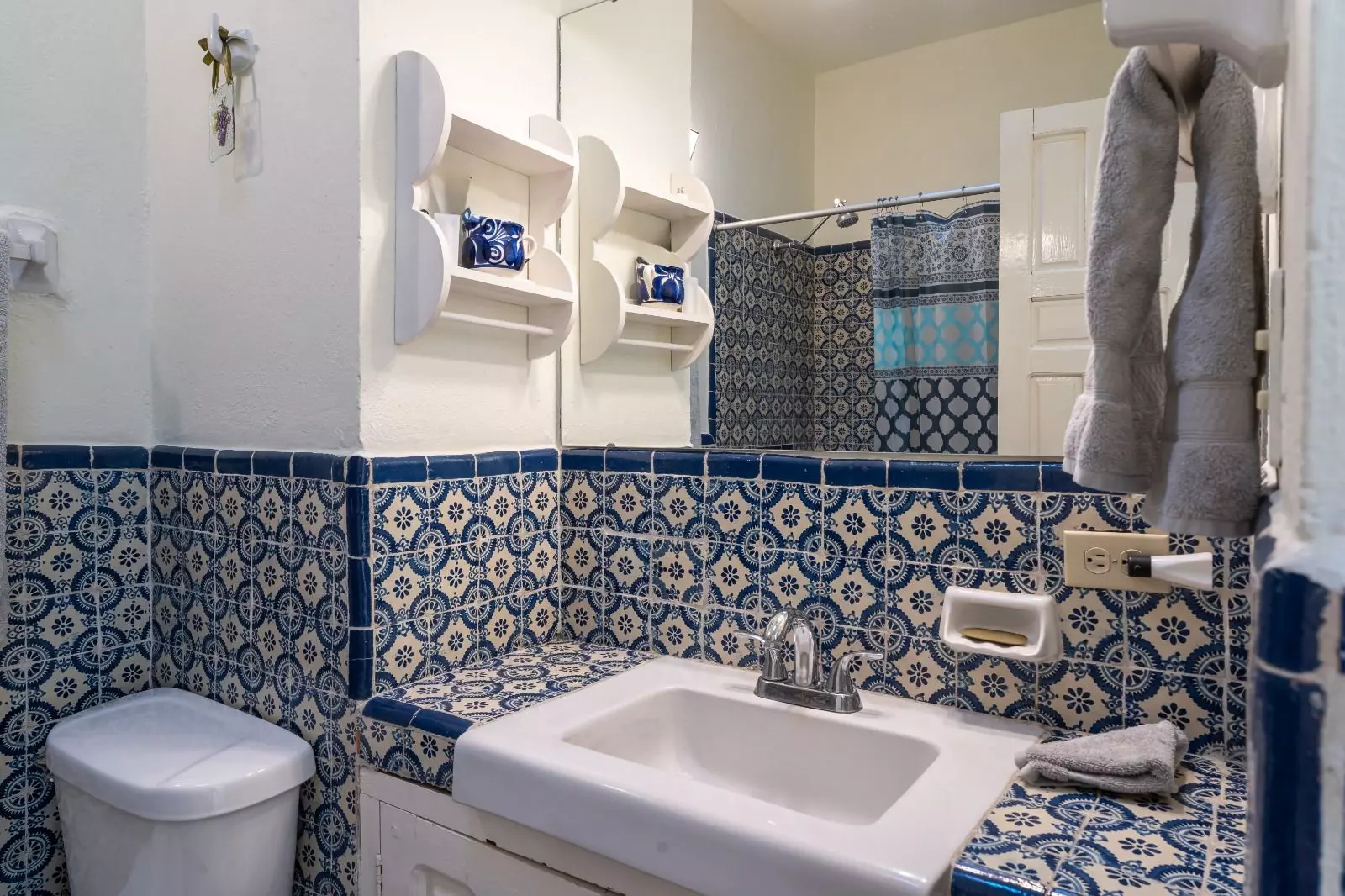 Casita Guadiana — Guadiana, San Miguel de Allende — photo 16 — charming talavera-tiled bathroom retreat