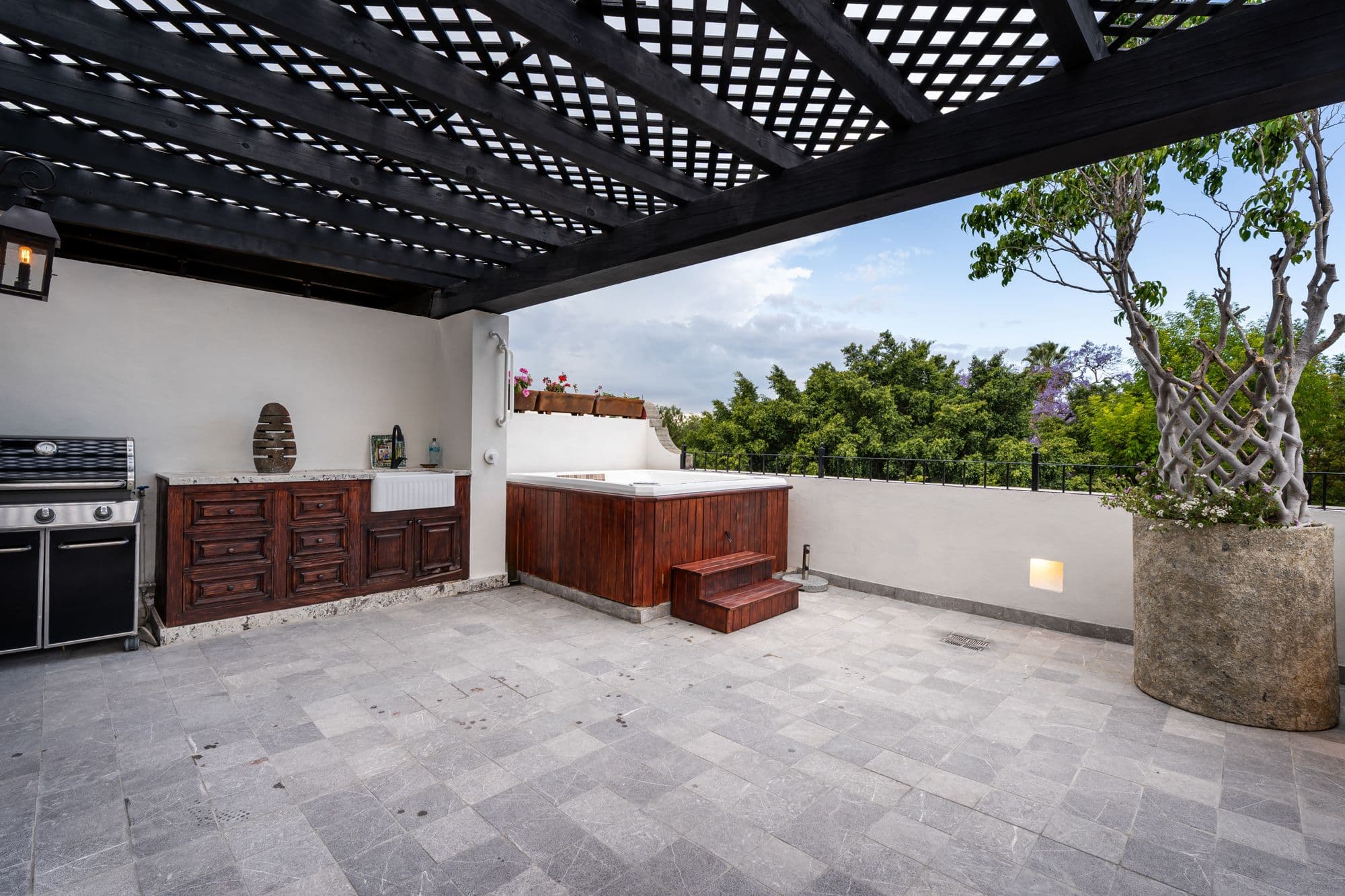 Rosewood 2a — San Miguel de Allende Centro, San Miguel de Allende — photo 11 — sophisticated rooftop entertaining terrace
