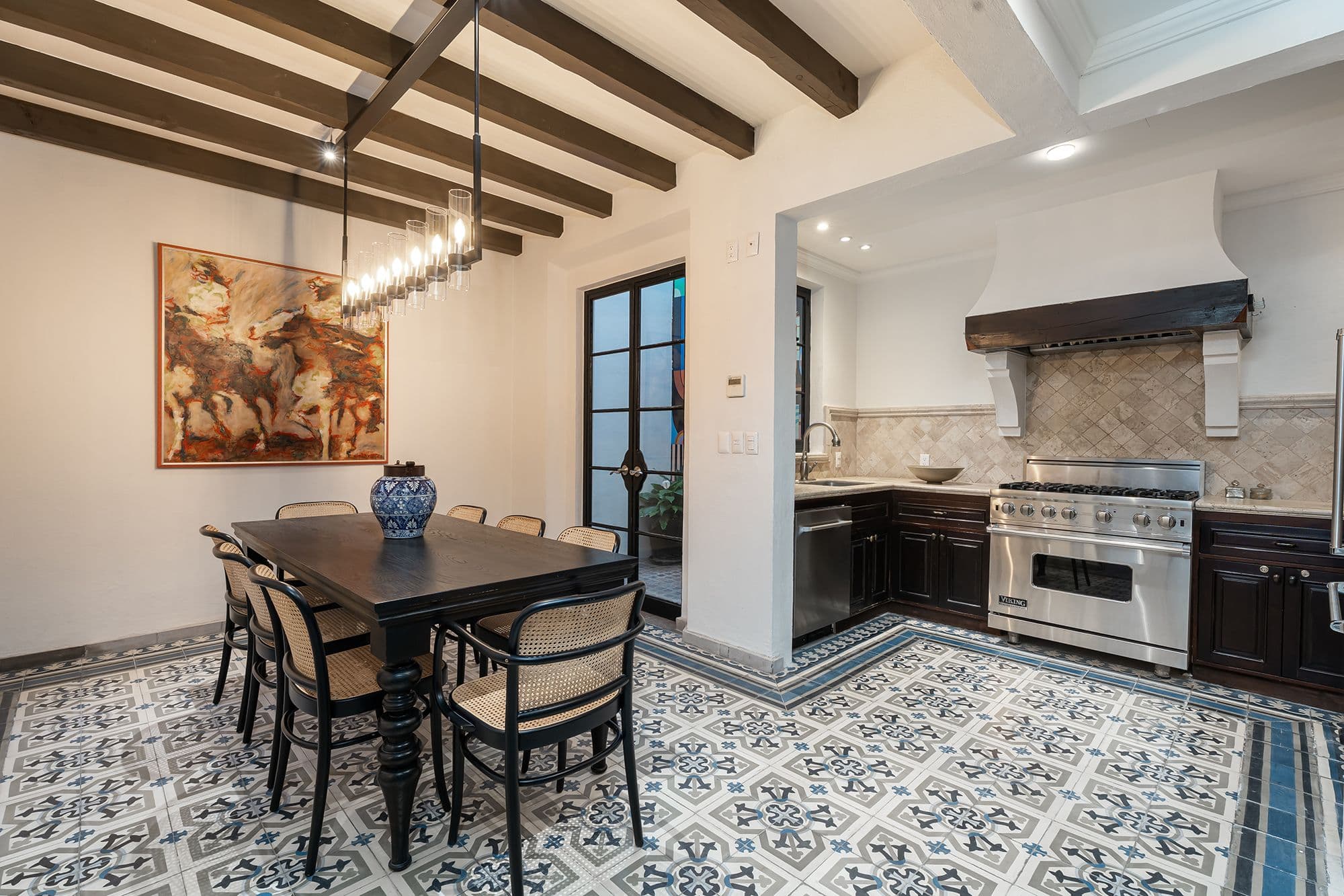 Rosewood 2a — San Miguel de Allende Centro, San Miguel de Allende — photo 6 — elegant open-concept dining and kitchen space