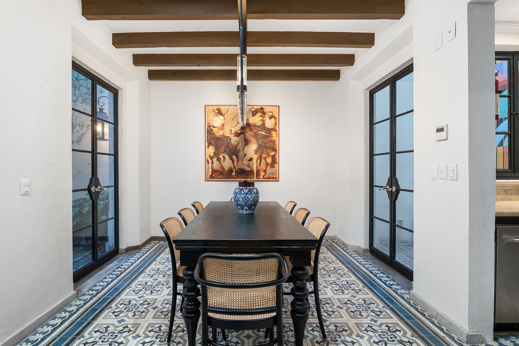 Rosewood 2a — San Miguel de Allende Centro, San Miguel de Allende — photo 7 — sophisticated dining with architectural elegance