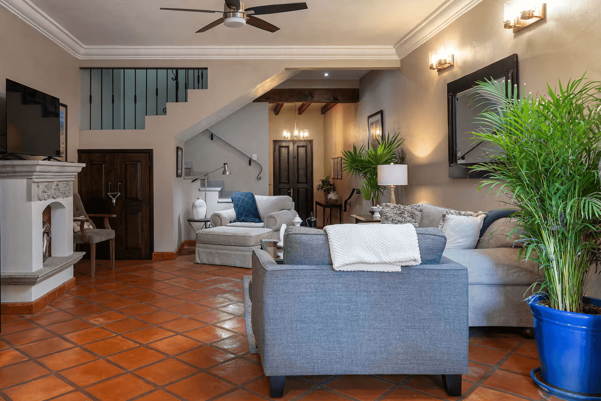 Casa Mimosa — San Antonio, San Miguel de Allende — photo 3 — sophisticated living with soaring ceilings