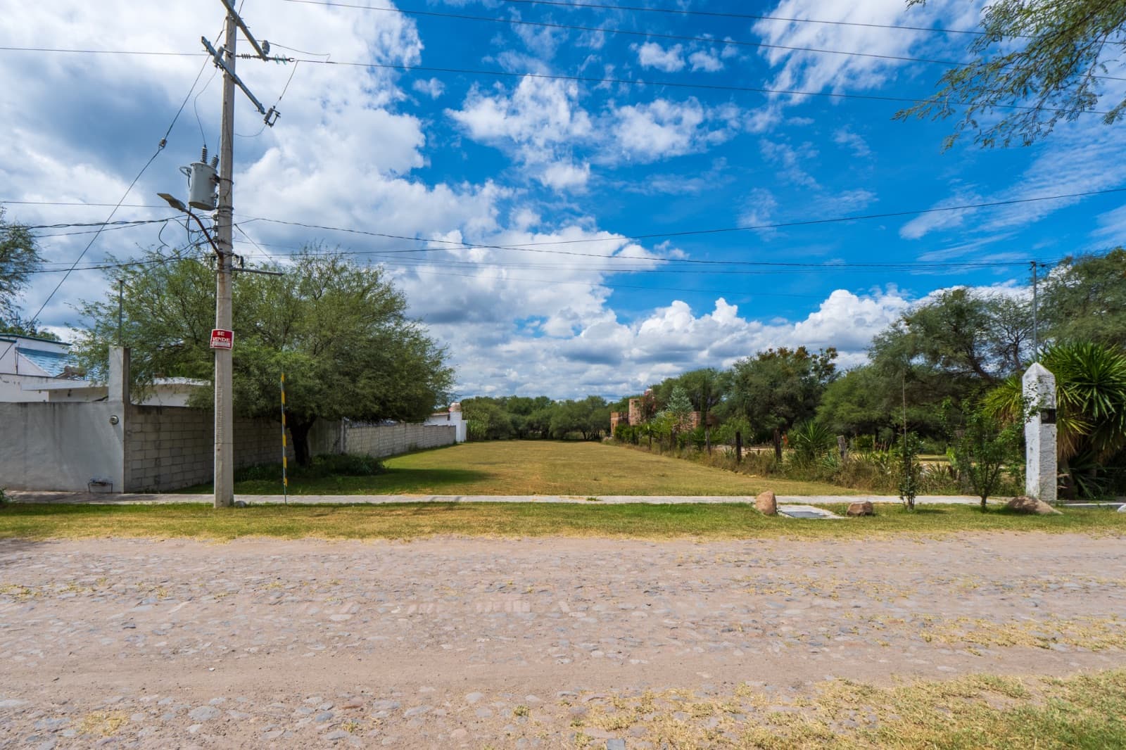 Terrenos San Miguelito de Los Frailes — Villa de los Frailes, San Miguel de Allende — photo 2 — expansive land with mature gardens