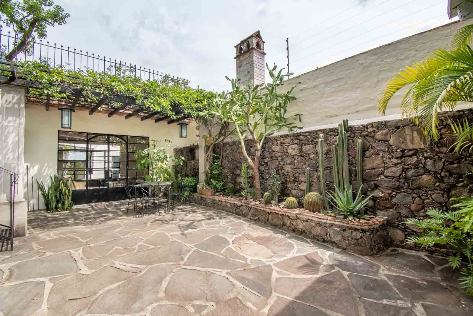 Casa Quebrada — Centro, San Miguel de Allende — photo 10 — charming courtyard, authentic mexican architecture