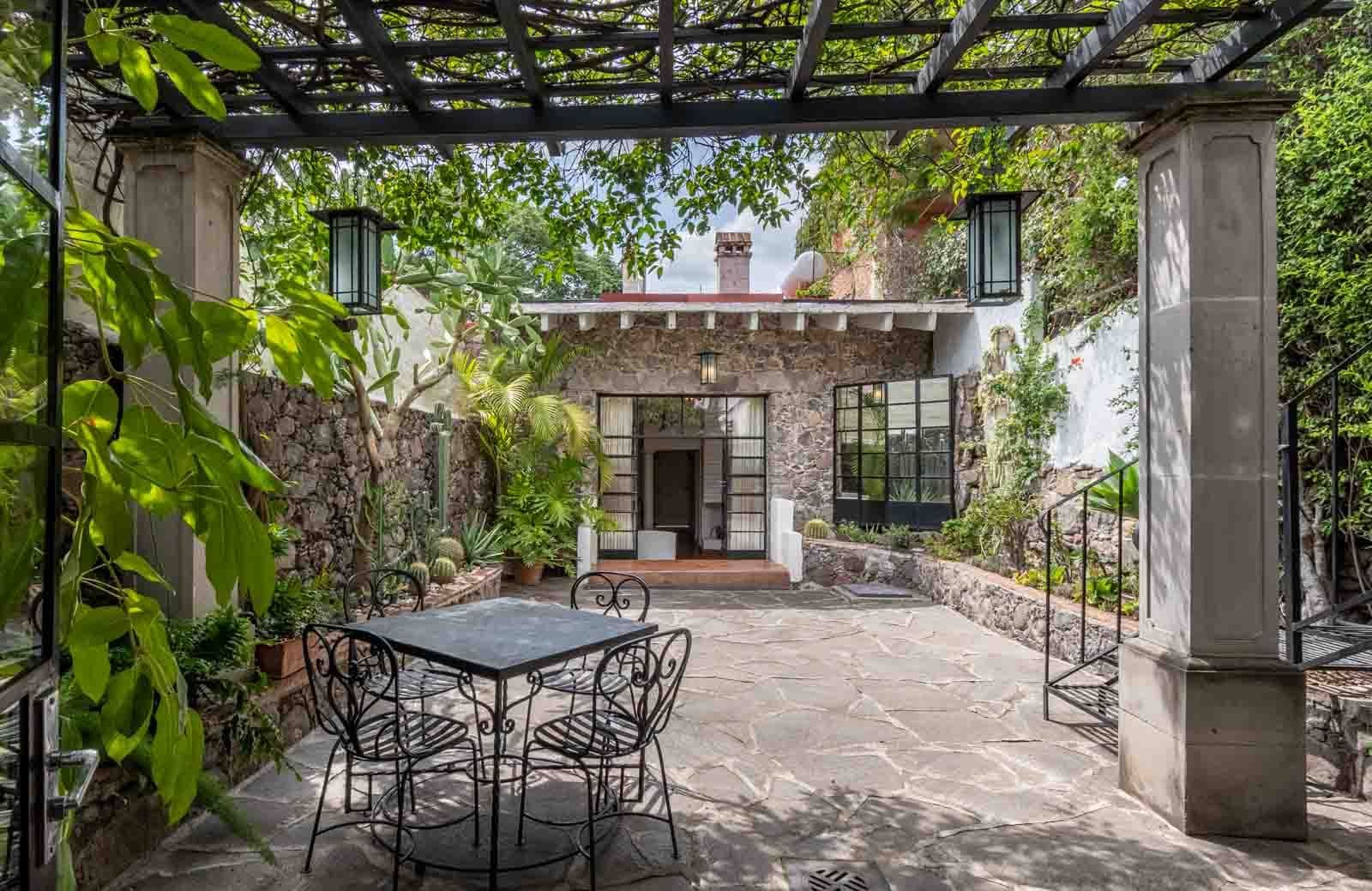 Casa Quebrada — Centro, San Miguel de Allende — photo 11 — serene courtyard oasis, verdant charm