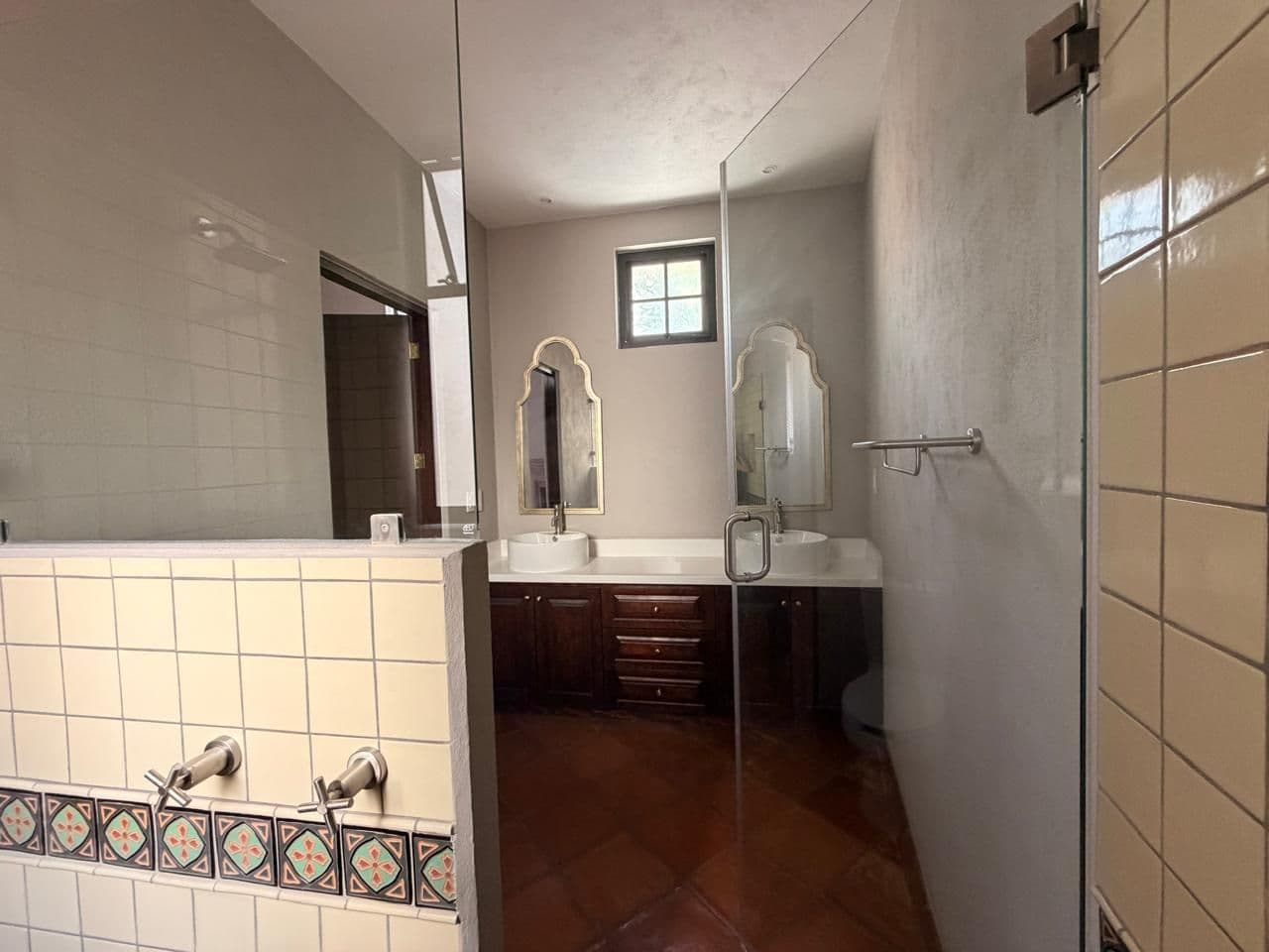 CASA VEINTIOCHO DE ABRIL — San Antonio, San Miguel de Allende — photo 3 — spacious dual-sink master bathroom, elegant