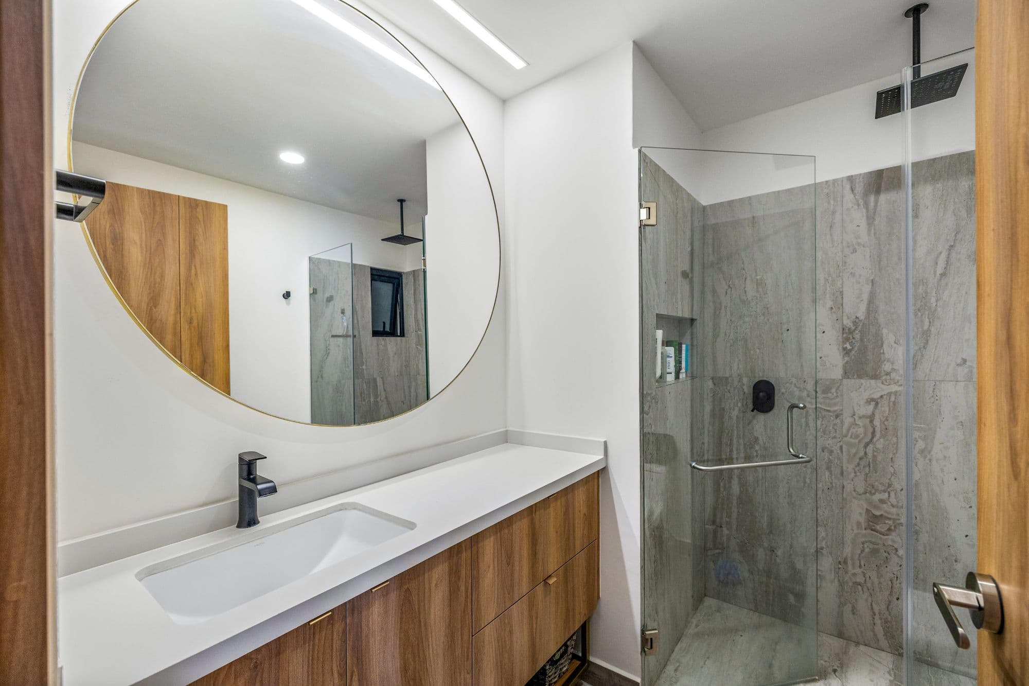 Barrio Santo 9C — Barrio Santo, San Miguel de Allende — photo 15 — contemporary spa-inspired master bath