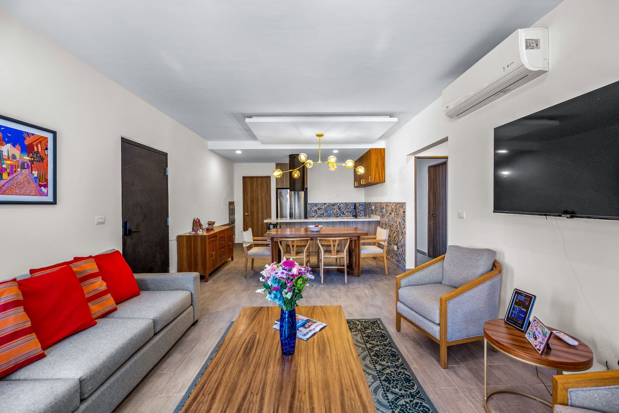 Barrio Santo 9C — Barrio Santo, San Miguel de Allende — photo 3 — contemporary luxury, sophisticated open-concept living