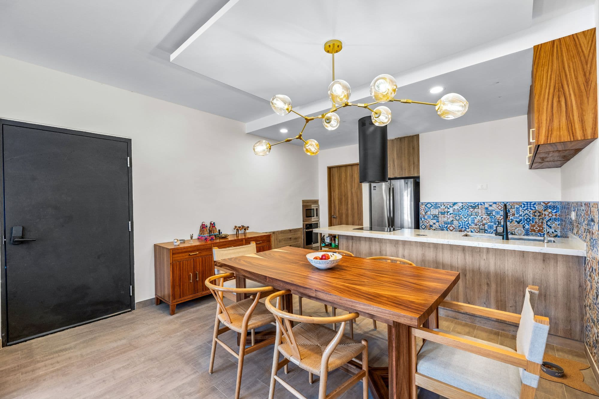 Barrio Santo 9C — Barrio Santo, San Miguel de Allende — photo 5 — modern elegance meets warm wood sophistication