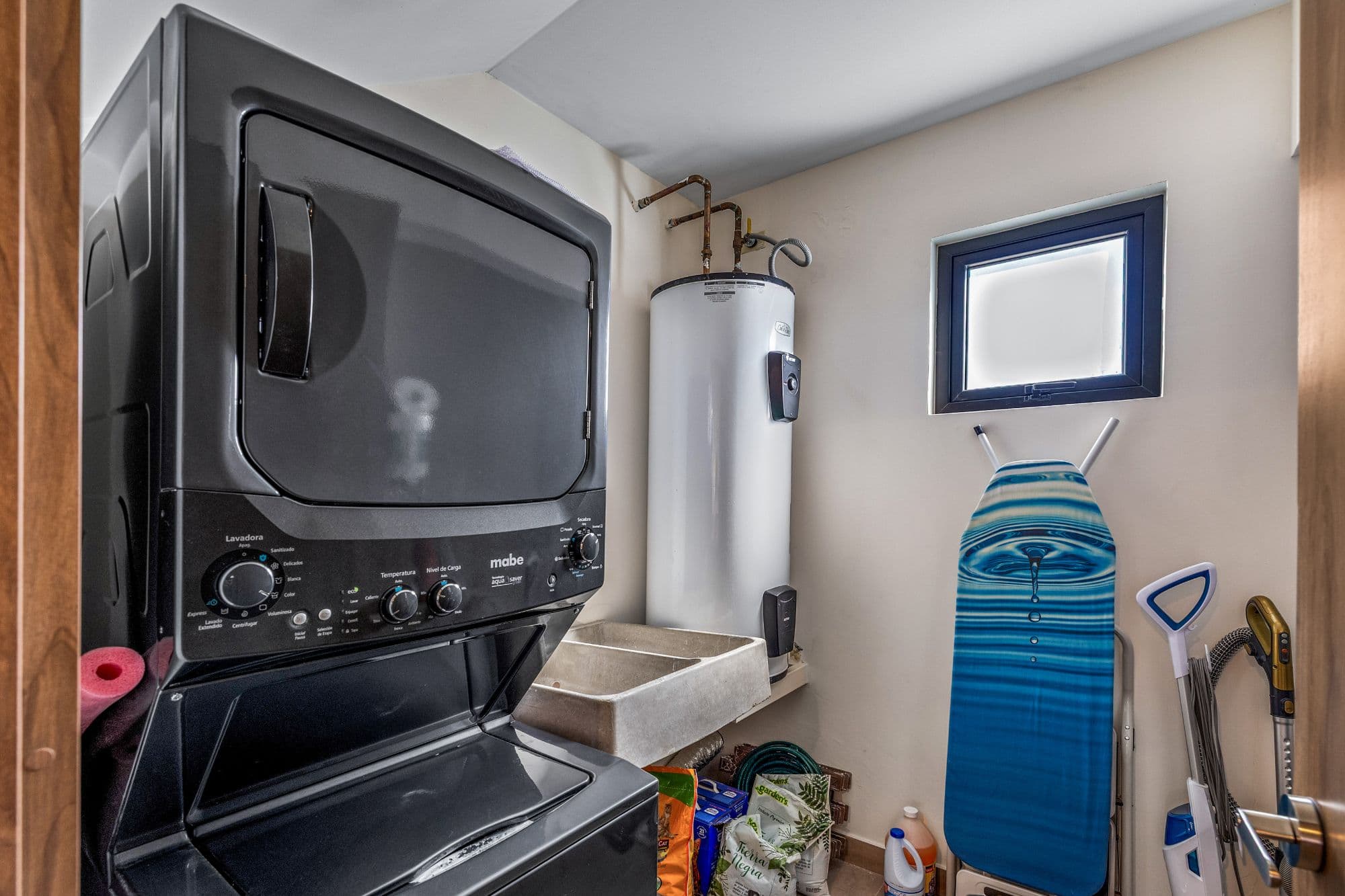 Barrio Santo 9C — Barrio Santo, San Miguel de Allende — photo 7 — efficient utility room, modern conveniences