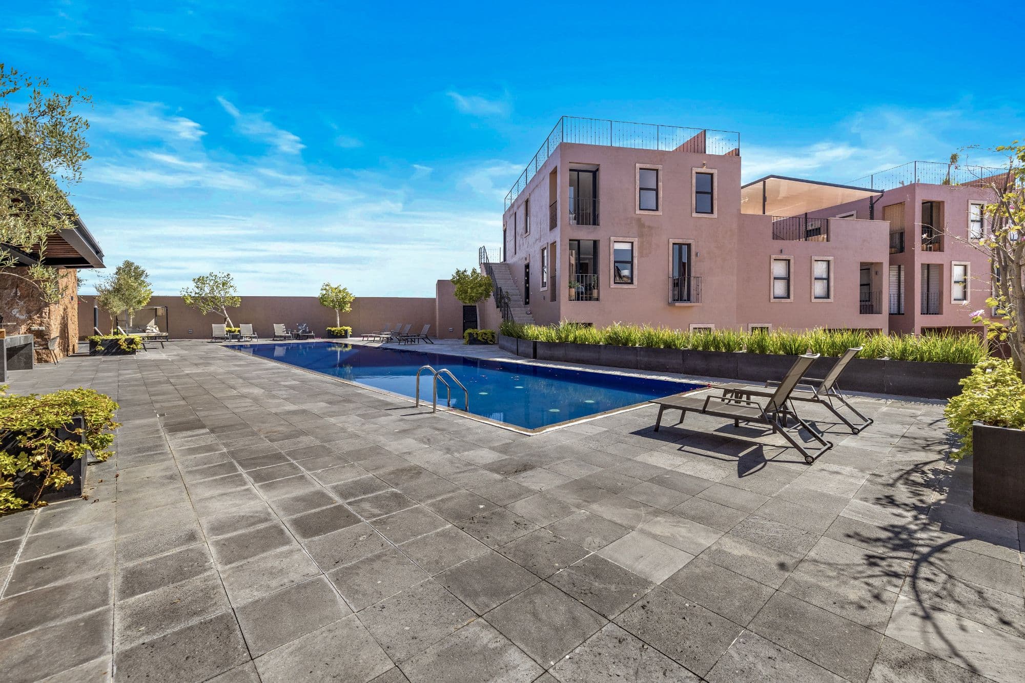 Barrio Santo 9C — Barrio Santo, San Miguel de Allende — photo 16 — contemporary rooftop pool, serene luxury living