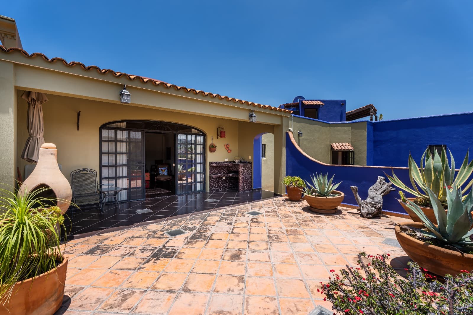Casa Morada — San Antonio, San Miguel de Allende — photo 9 — vibrant courtyard with colonial charm