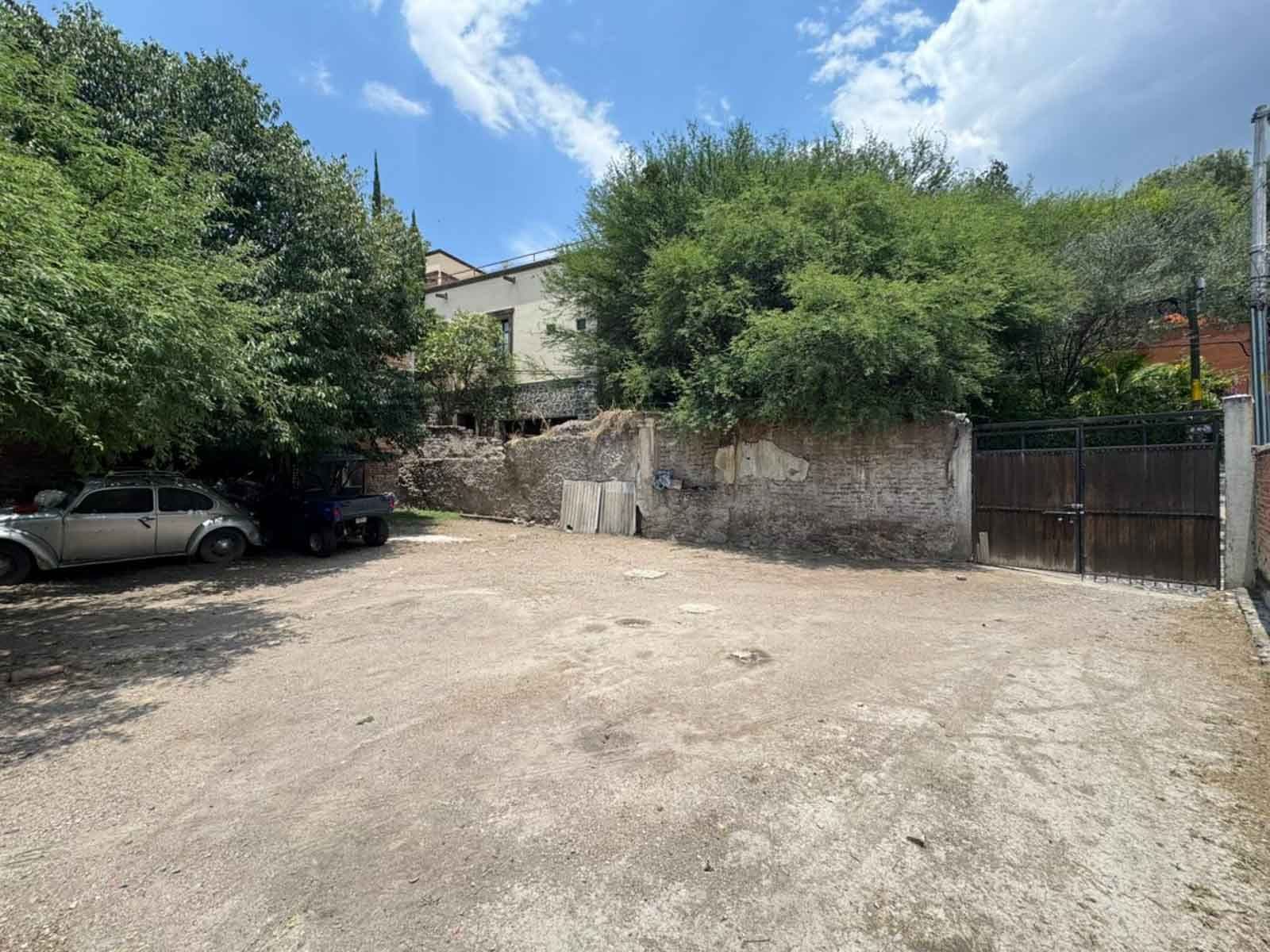 La Esquina Mágica — Centro, San Miguel de Allende — photo 15 — rustic courtyard with development potential