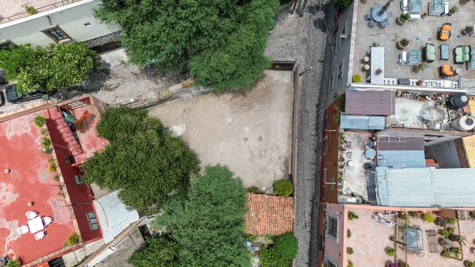 La Esquina Mágica — Centro, San Miguel de Allende — photo 8 — verdant courtyard, authentic colonial charm