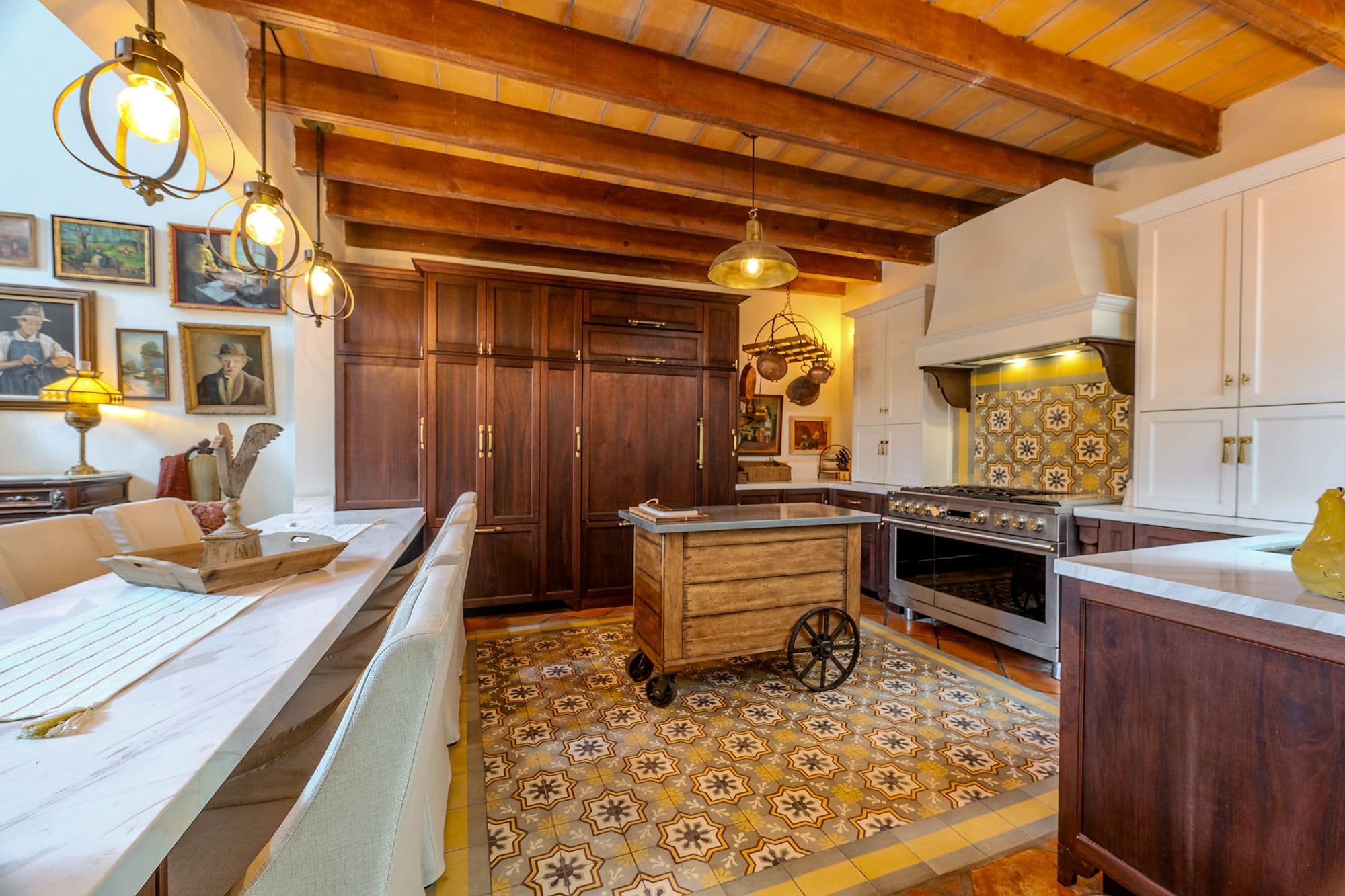 Casa de los Leones — Guadalupe, San Miguel de Allende — photo 5 — artisanal kitchen with soaring wooden beams