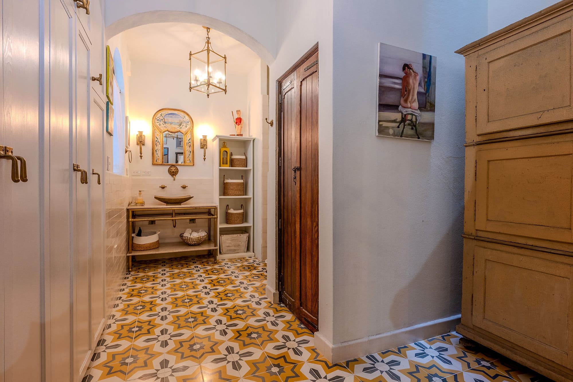 Casa de los Leones — Guadalupe, San Miguel de Allende — photo 10 — authentic colonial bathroom with artisanal tilework