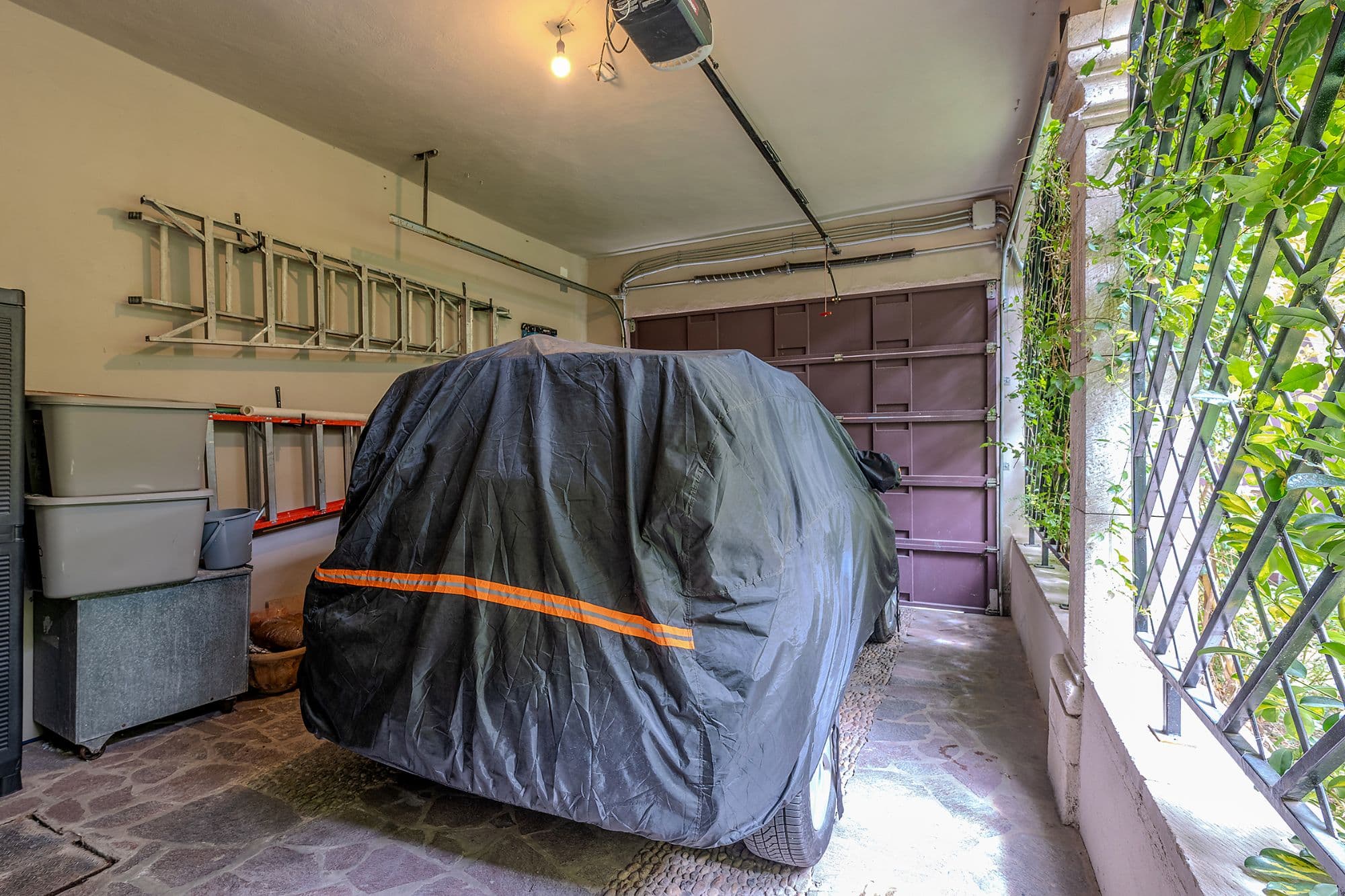 Casa de los Leones — Guadalupe, San Miguel de Allende — photo 25 — spacious garage with abundant natural light
