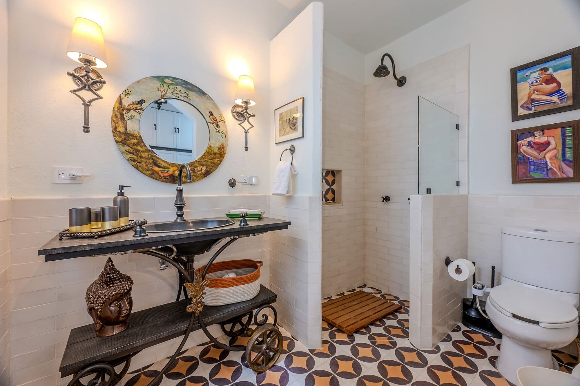Casa de los Leones — Guadalupe, San Miguel de Allende — photo 12 — artisan-inspired spa bathroom with character