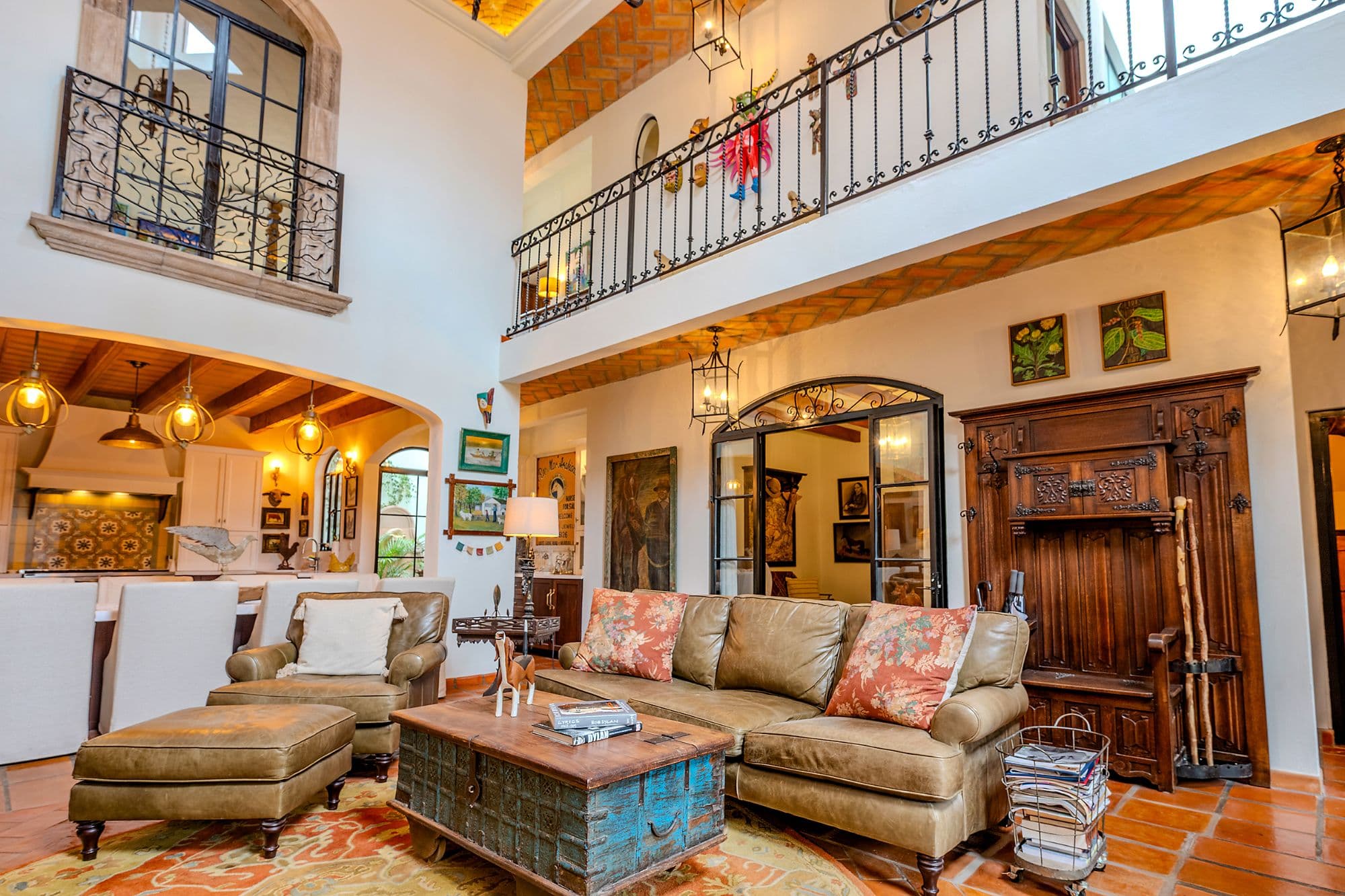 Casa de los Leones — Guadalupe, San Miguel de Allende — photo 8 — soaring colonial elegance, warmly lit