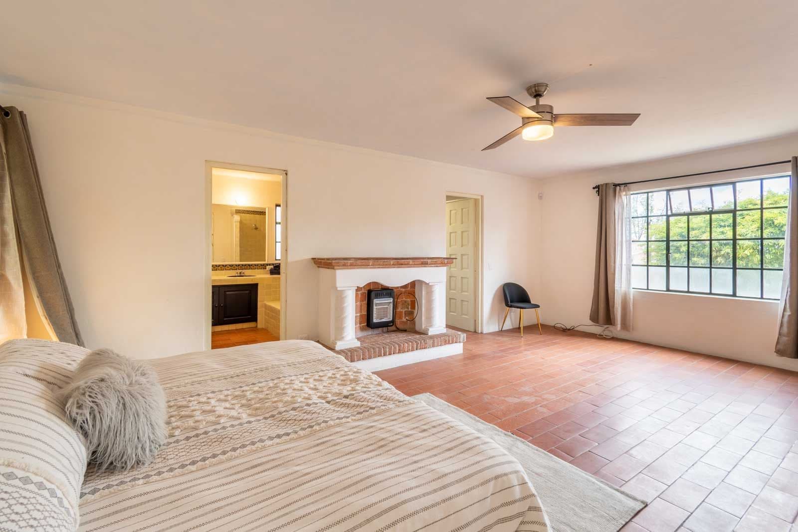 Santo Domingo Condo 9C — Centro, San Miguel de Allende — photo 7 — luminous master suite, charming fireplace