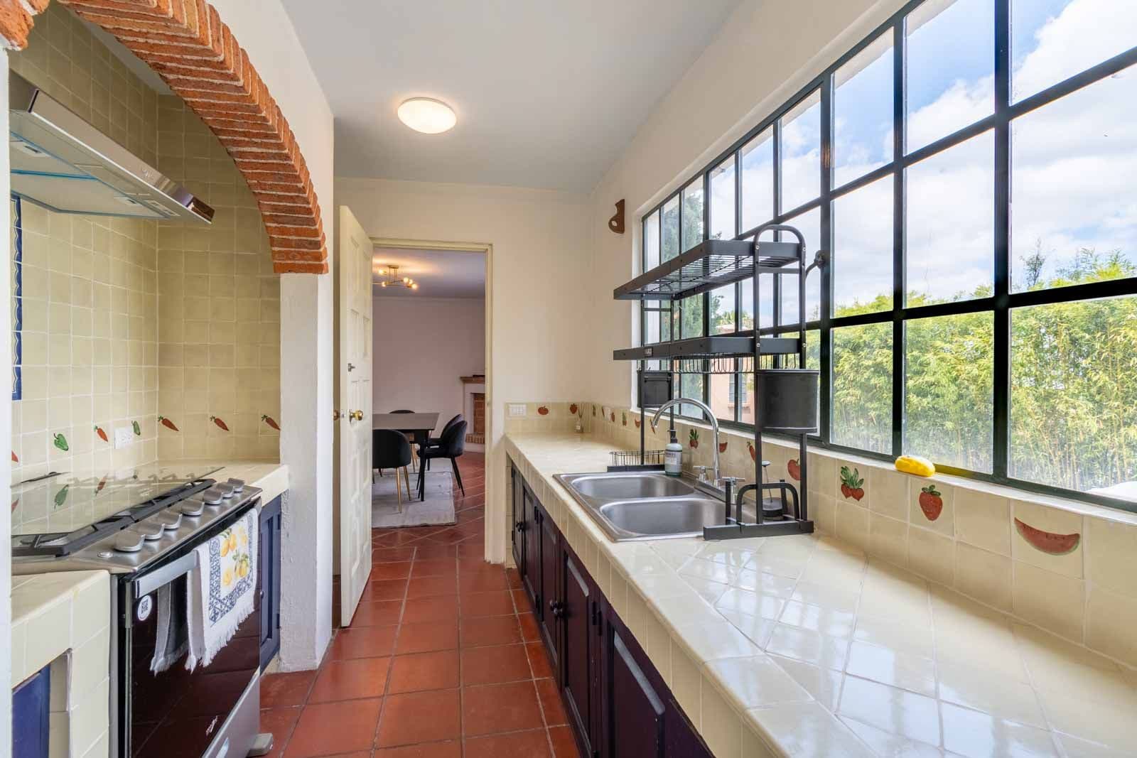 Santo Domingo Condo 9C — Centro, San Miguel de Allende — photo 12 — charming traditional kitchen, luminous countryside views