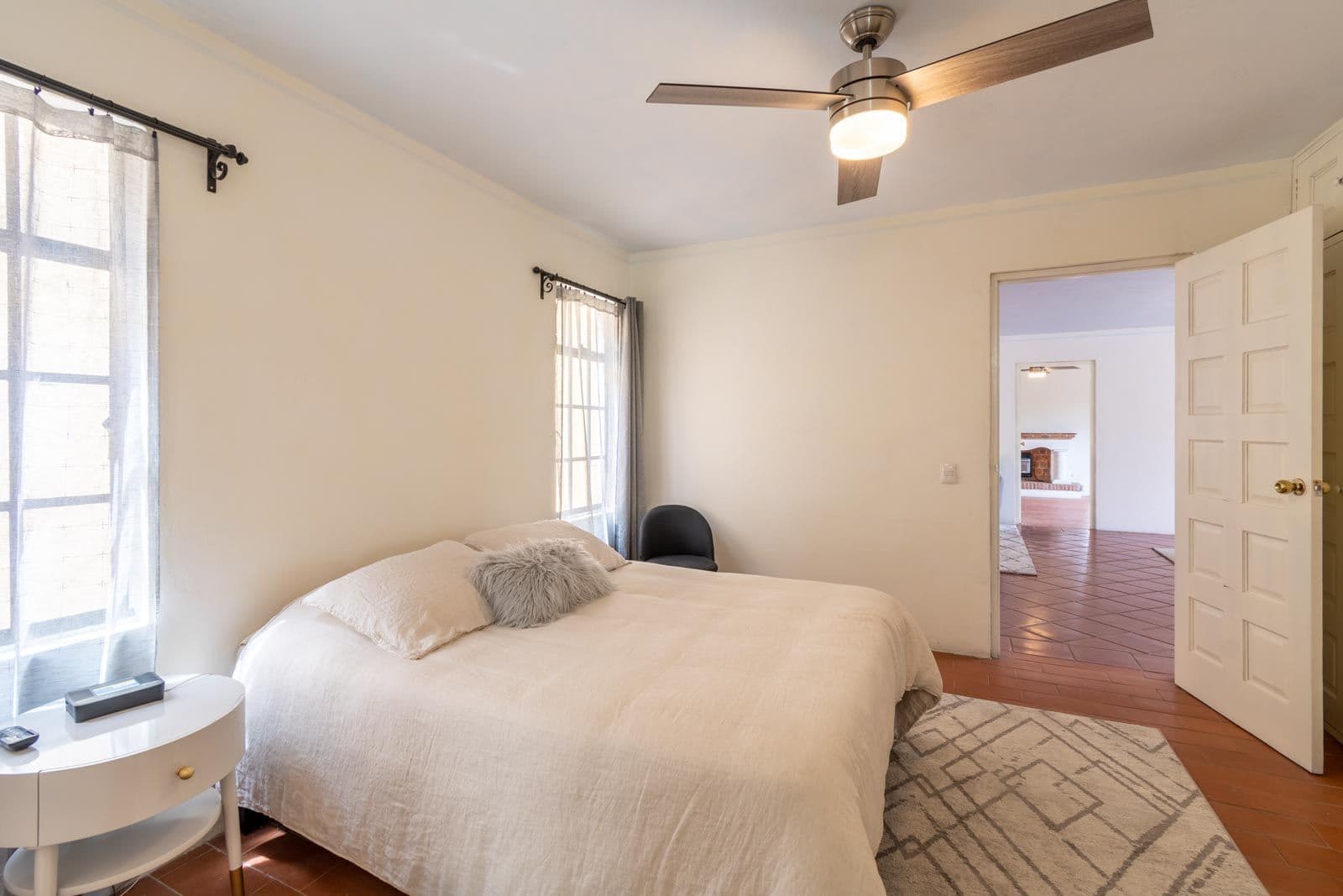 Santo Domingo Condo 9C — Centro, San Miguel de Allende — photo 14 — serene, sun-drenched master bedroom