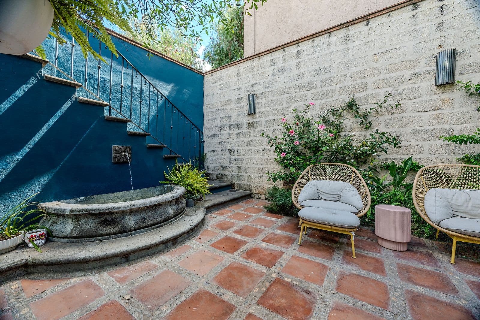 Casa Blue — La Palmita, San Miguel de Allende — photo 19 — charming courtyard with authentic mexican character