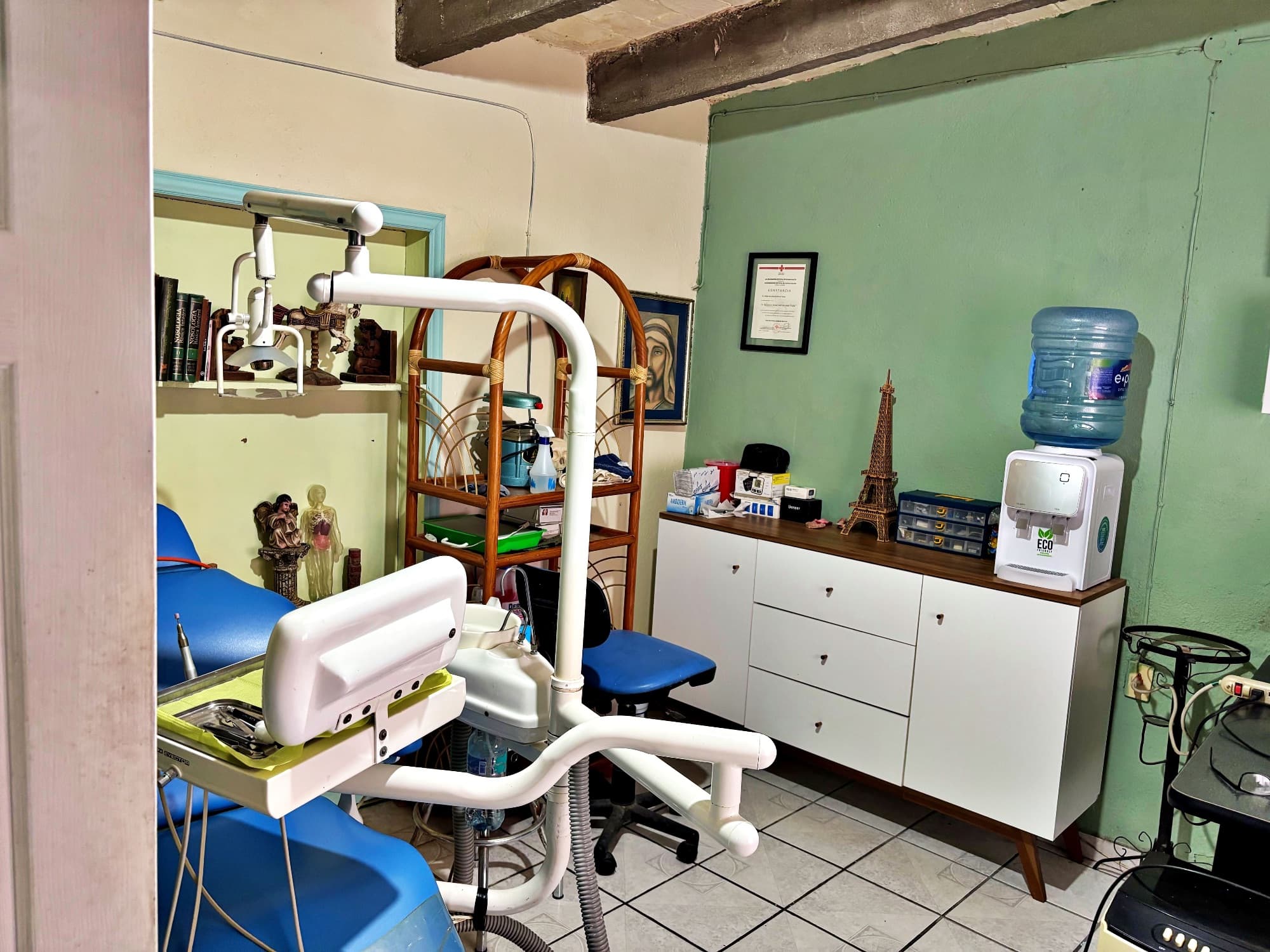 Casa en Venta en Colonia San Antonio — San Antonio, San Miguel de Allende — photo 4 — charming professional dental suite