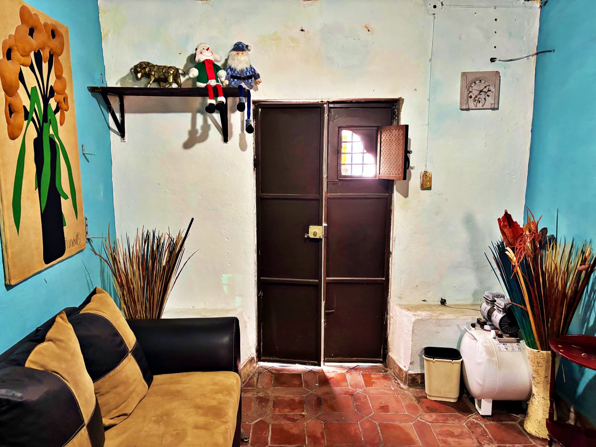Casa en Venta en Colonia San Antonio — San Antonio, San Miguel de Allende — photo 3 — charming colonial entry with authentic character
