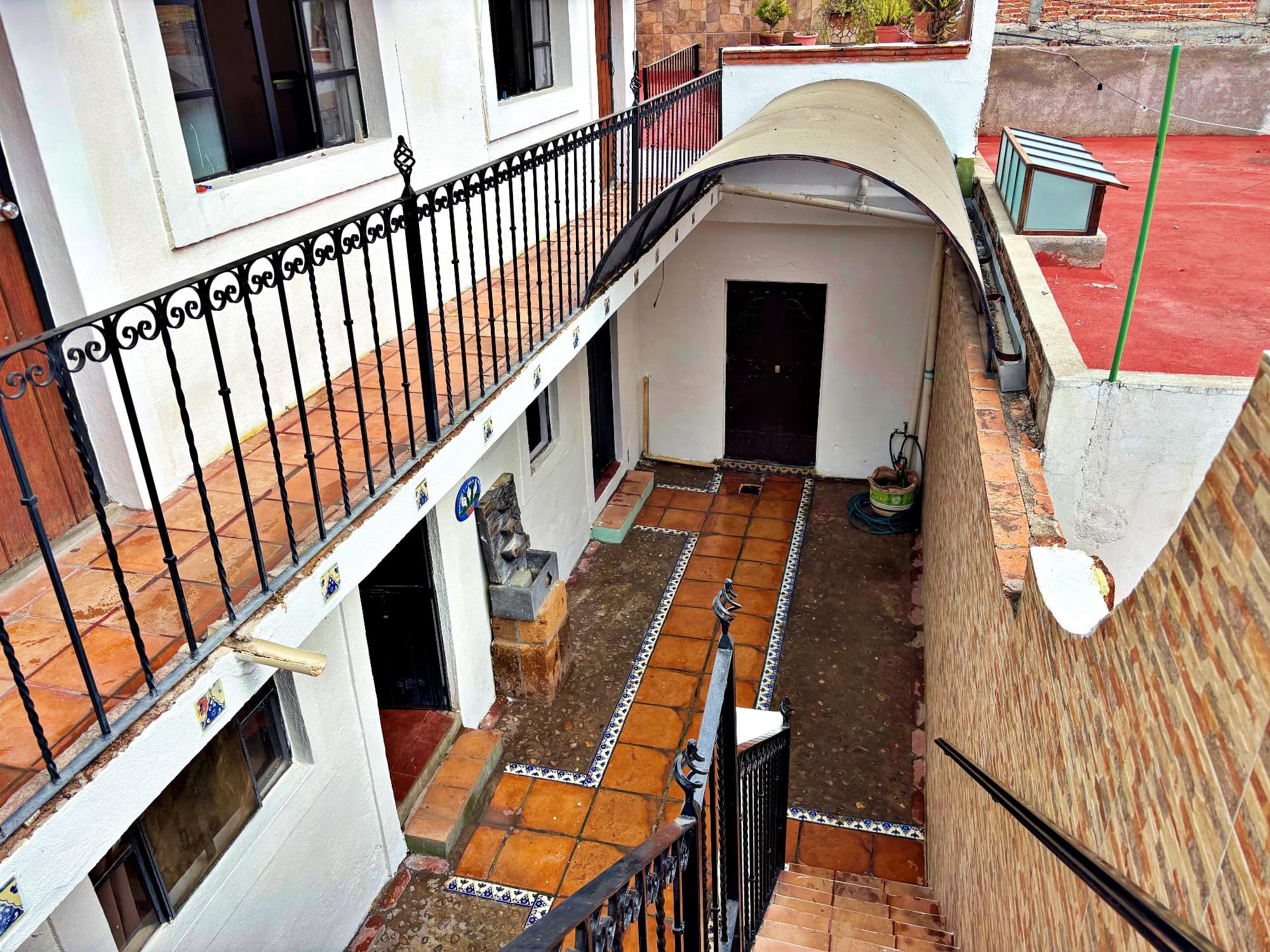 Casa en Venta en Colonia San Antonio — San Antonio, San Miguel de Allende — photo 21 — charming colonial courtyard, authentic architectural details