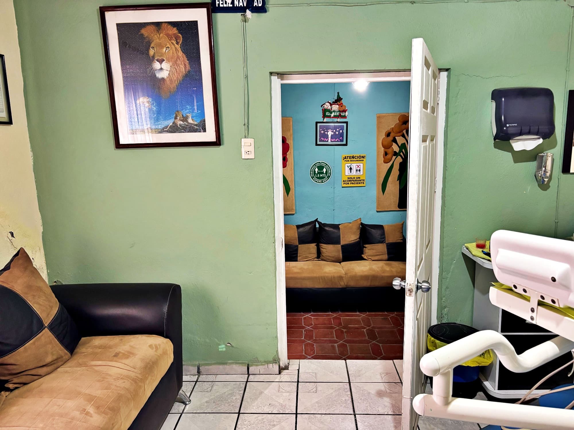 Casa en Venta en Colonia San Antonio — San Antonio, San Miguel de Allende — photo 6 — vibrant colonial living with authentic charm
