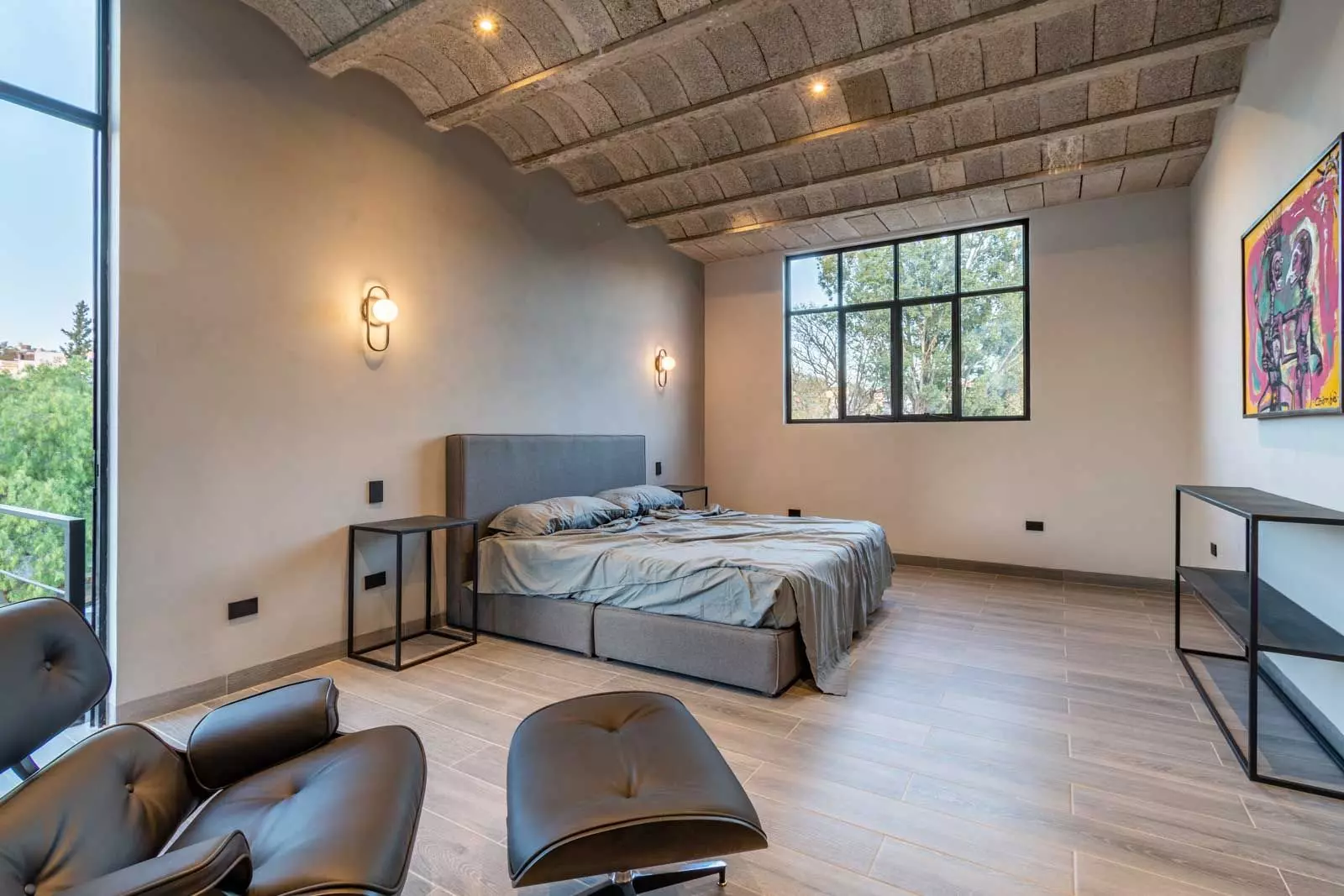 Brut House — San Antonio, San Miguel de Allende — photo 15 — soaring brick ceilings, light-filled luxury bedroom