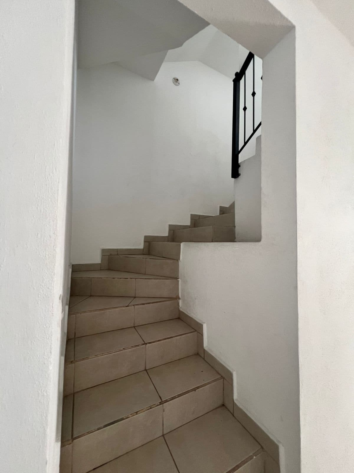Las Brisas Tepexpan — Las Brisas, San Miguel de Allende — photo 9 — elegant staircase with soaring ceilings
