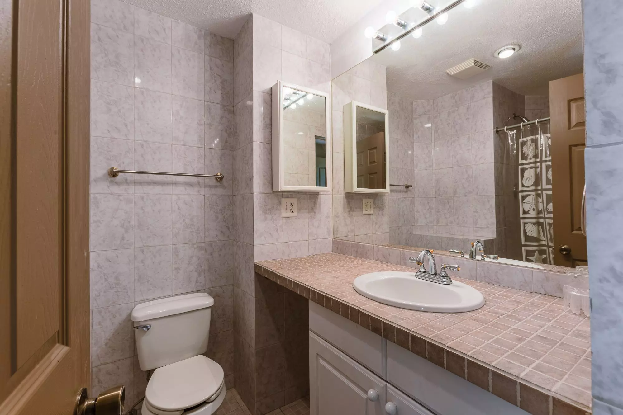 Exquisite Home in Prime San Miguel de Allende Location — Guadiana, San Miguel de Allende — photo 18 — elegant spa-inspired master bath