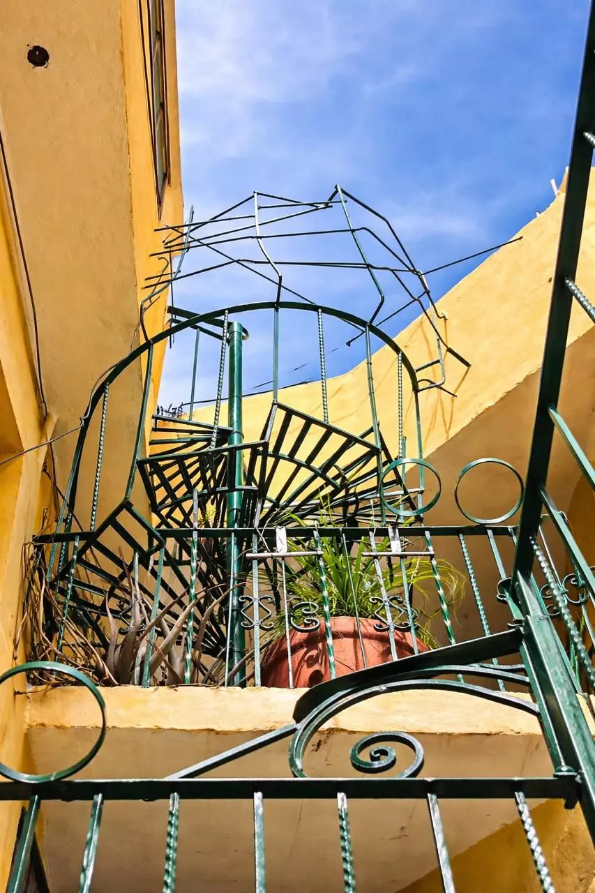 FIXER IN SAN ANTONIO — San Antonio, San Miguel de Allende — photo 13 — charming courtyard with sky views