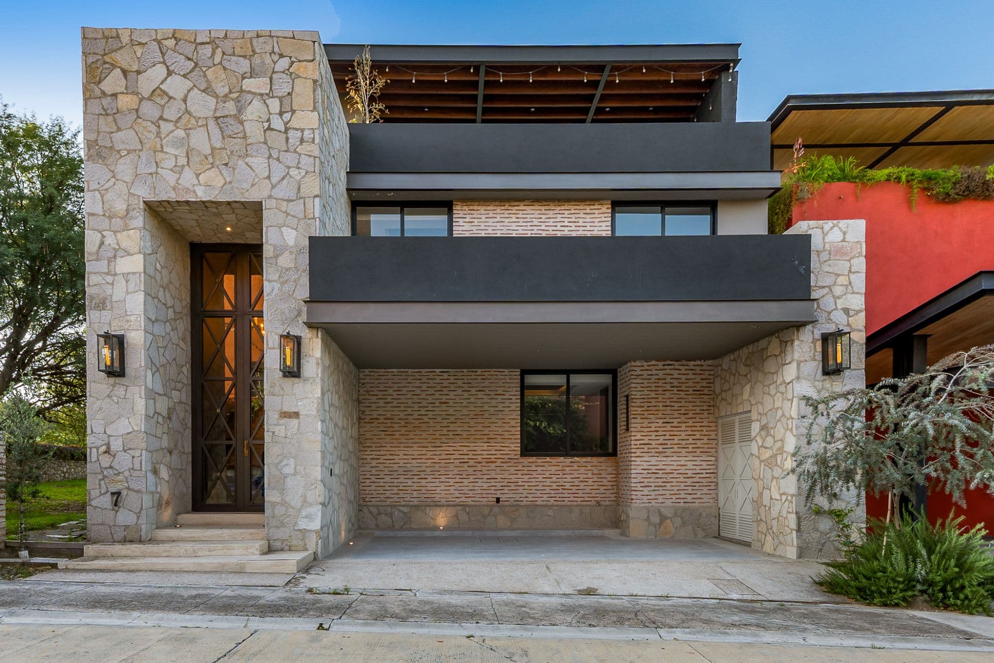 Casa Fairway 7 — Club de Golf Ventanas, San Miguel de Allende — photo 2 — contemporary architectural masterpiece, sophisticated stone elegance