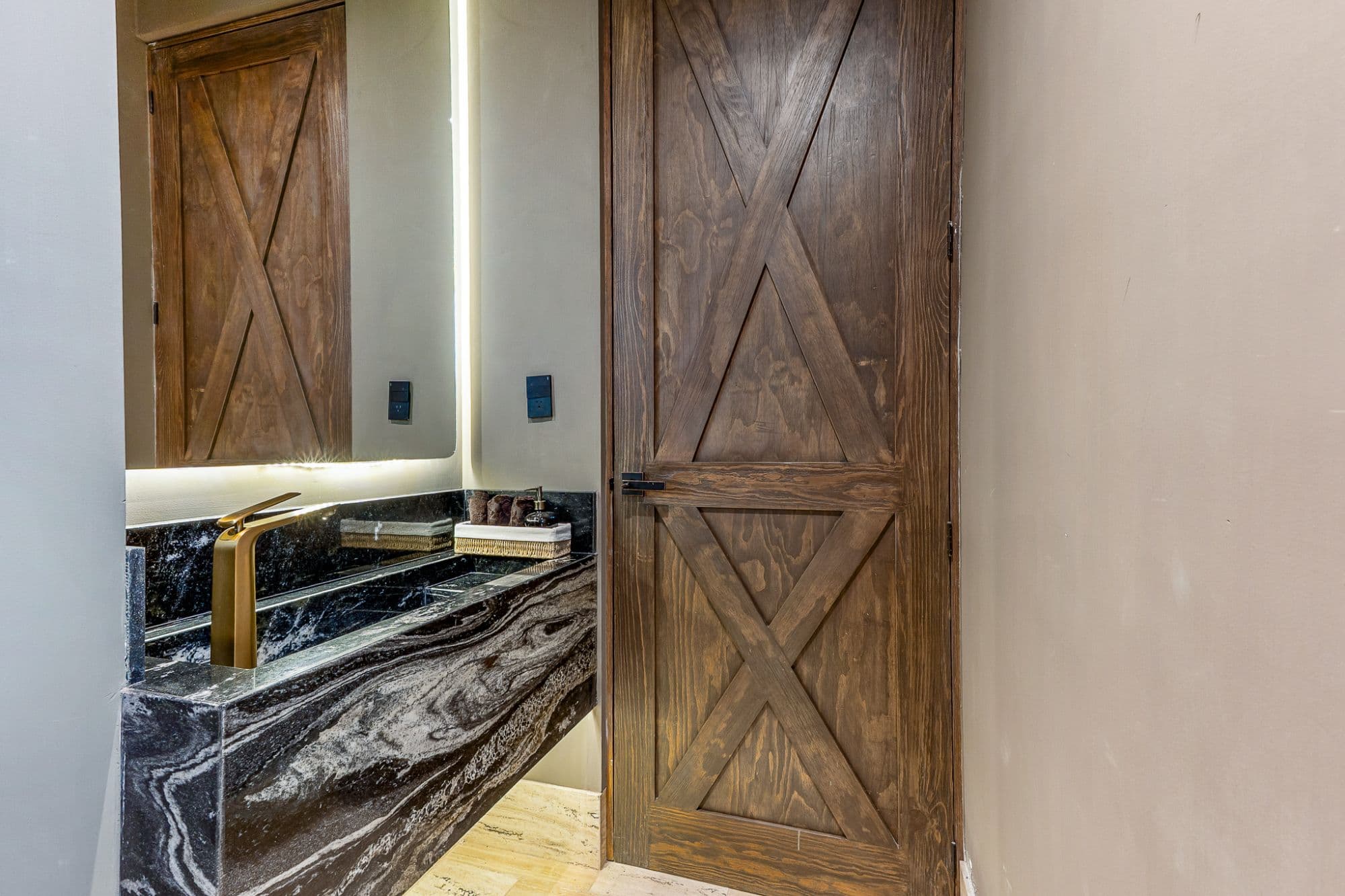 Casa Fairway 7 — Club de Golf Ventanas, San Miguel de Allende — photo 17 — elegant spa-inspired bathroom retreat