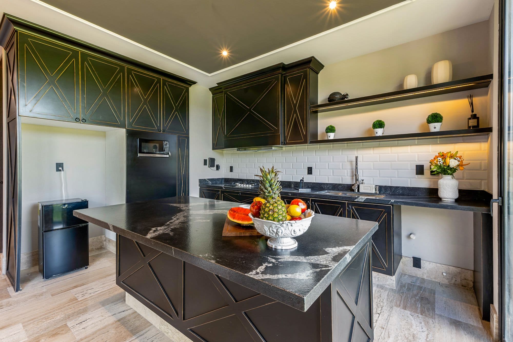 Casa Fairway 7 — Club de Golf Ventanas, San Miguel de Allende — photo 5 — contemporary elegance meets culinary luxury