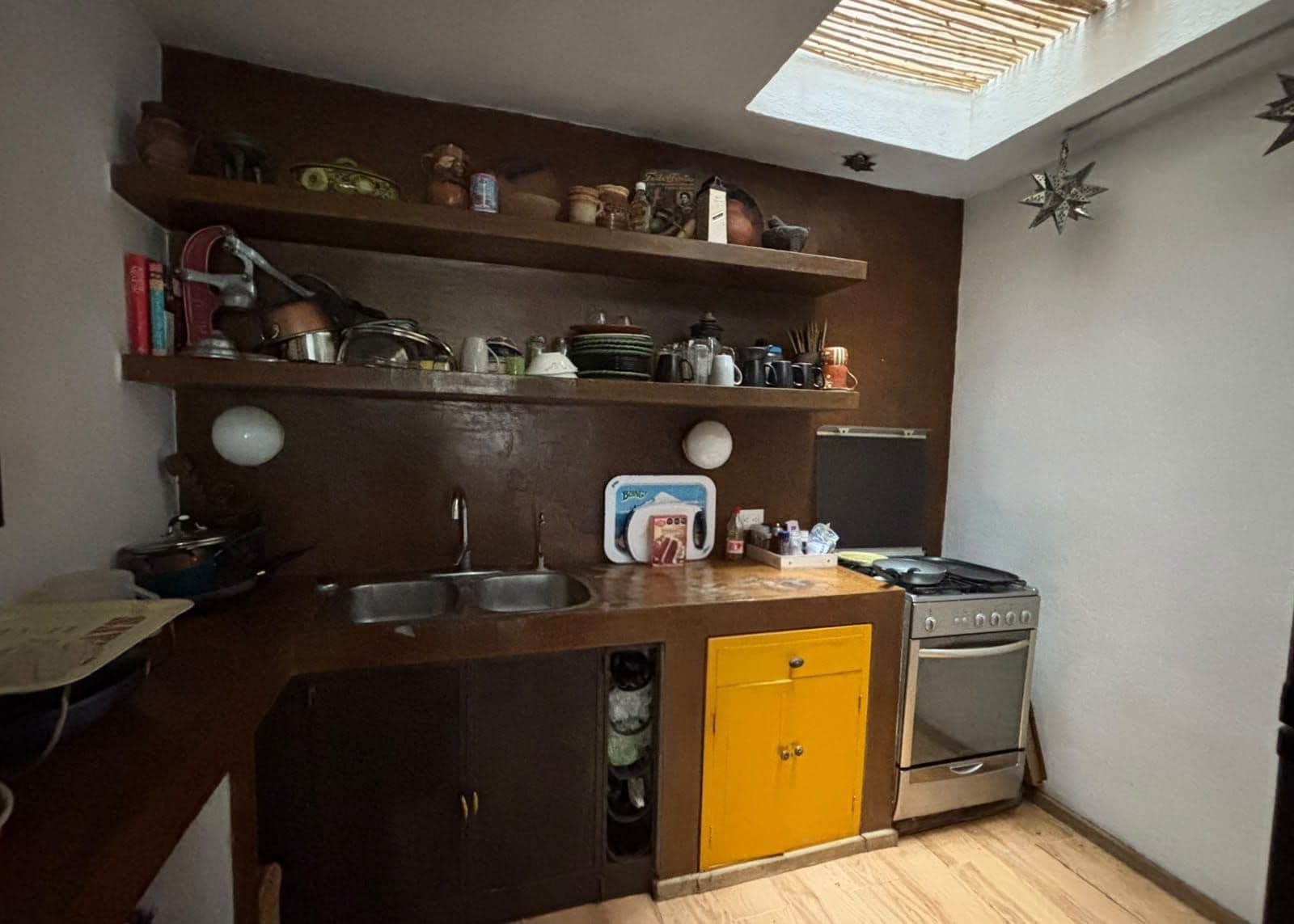 Casita Roja: Cozy and well located!! — San Antonio, San Miguel de Allende — photo 4 — charming rustic kitchen with skylight brilliance
