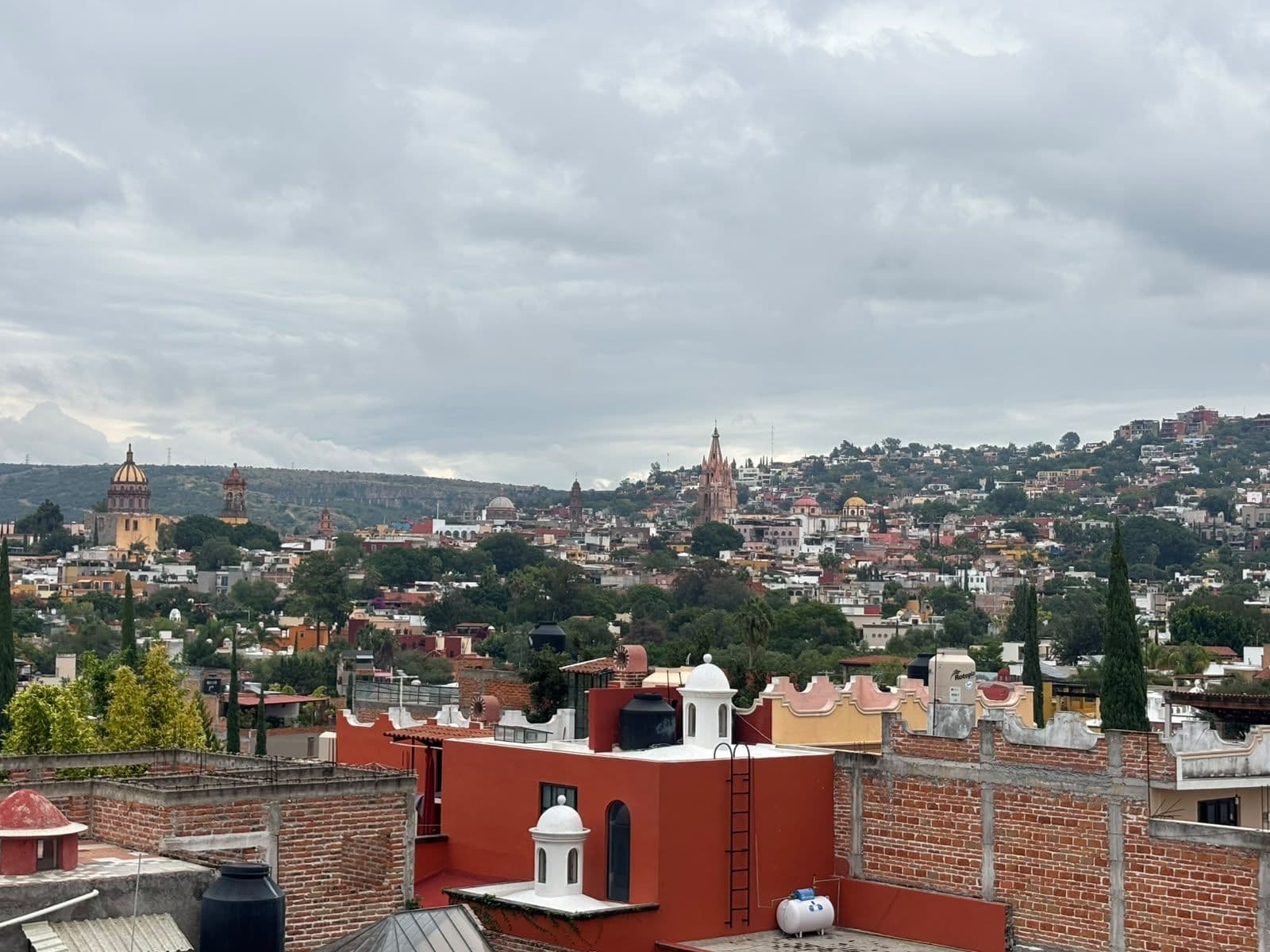 Casita Roja: Cozy and well located!! — San Antonio, San Miguel de Allende — photo 21 — stunning panoramic colonial city views