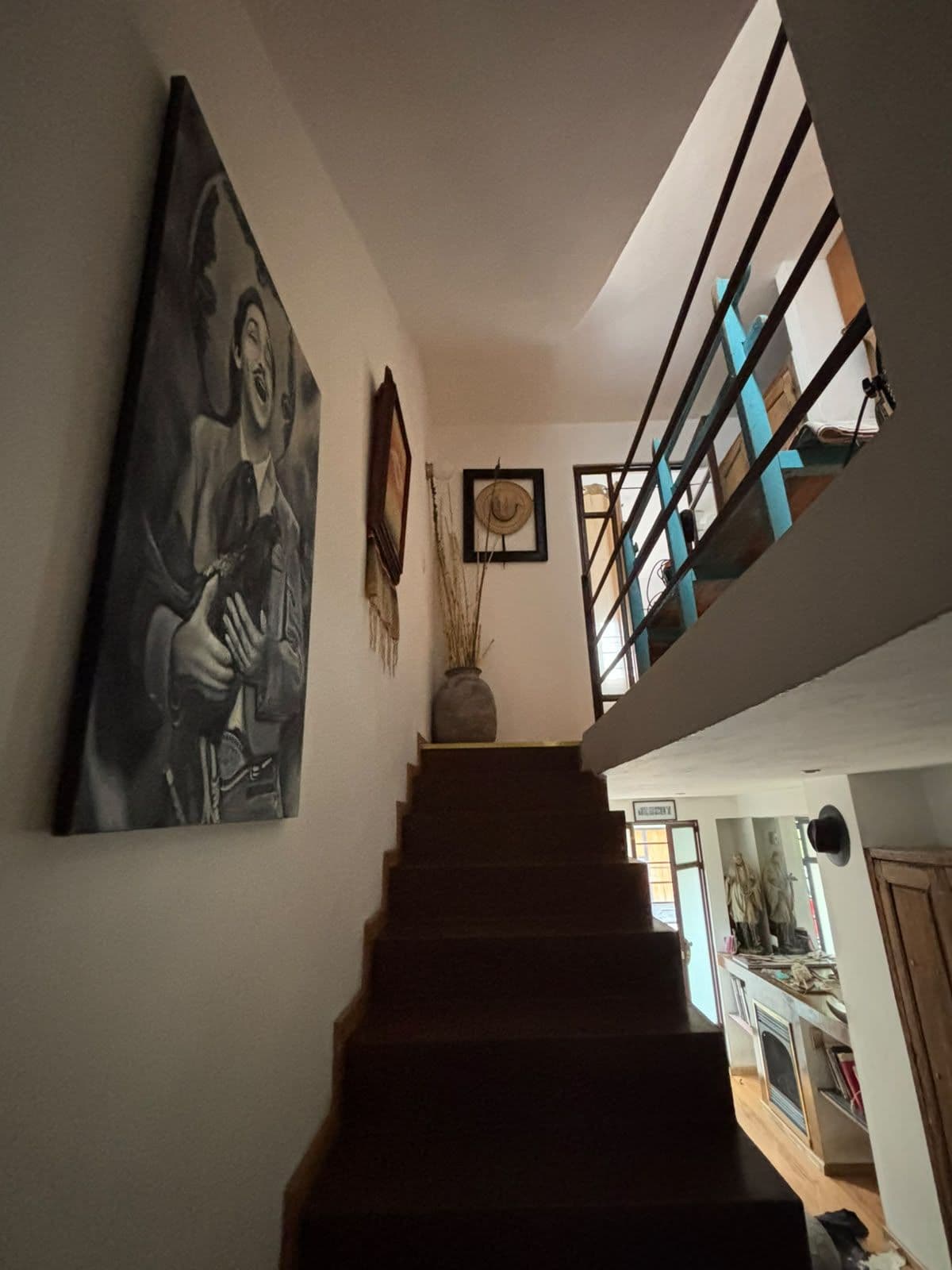 Casita Roja: Cozy and well located!! — San Antonio, San Miguel de Allende — photo 8 — soaring mezzanine with architectural character