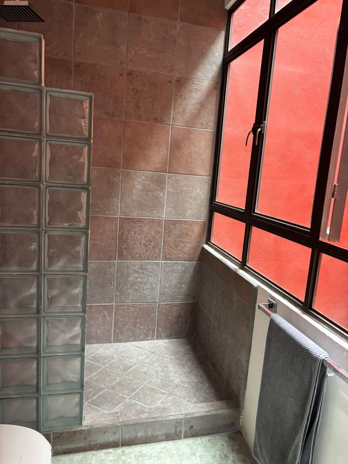 Casita Roja: Cozy and well located!! — San Antonio, San Miguel de Allende — photo 20 — sunlit colonial bathroom with authentic character