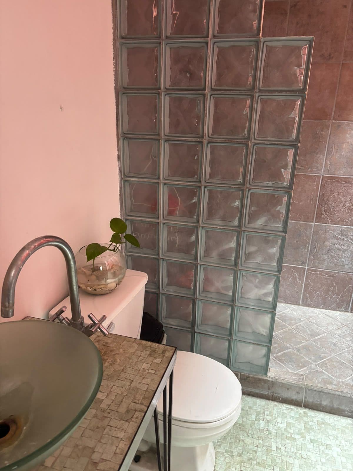 Casita Roja: Cozy and well located!! — San Antonio, San Miguel de Allende — photo 10 — charming spa-inspired bathroom with vintage tiles