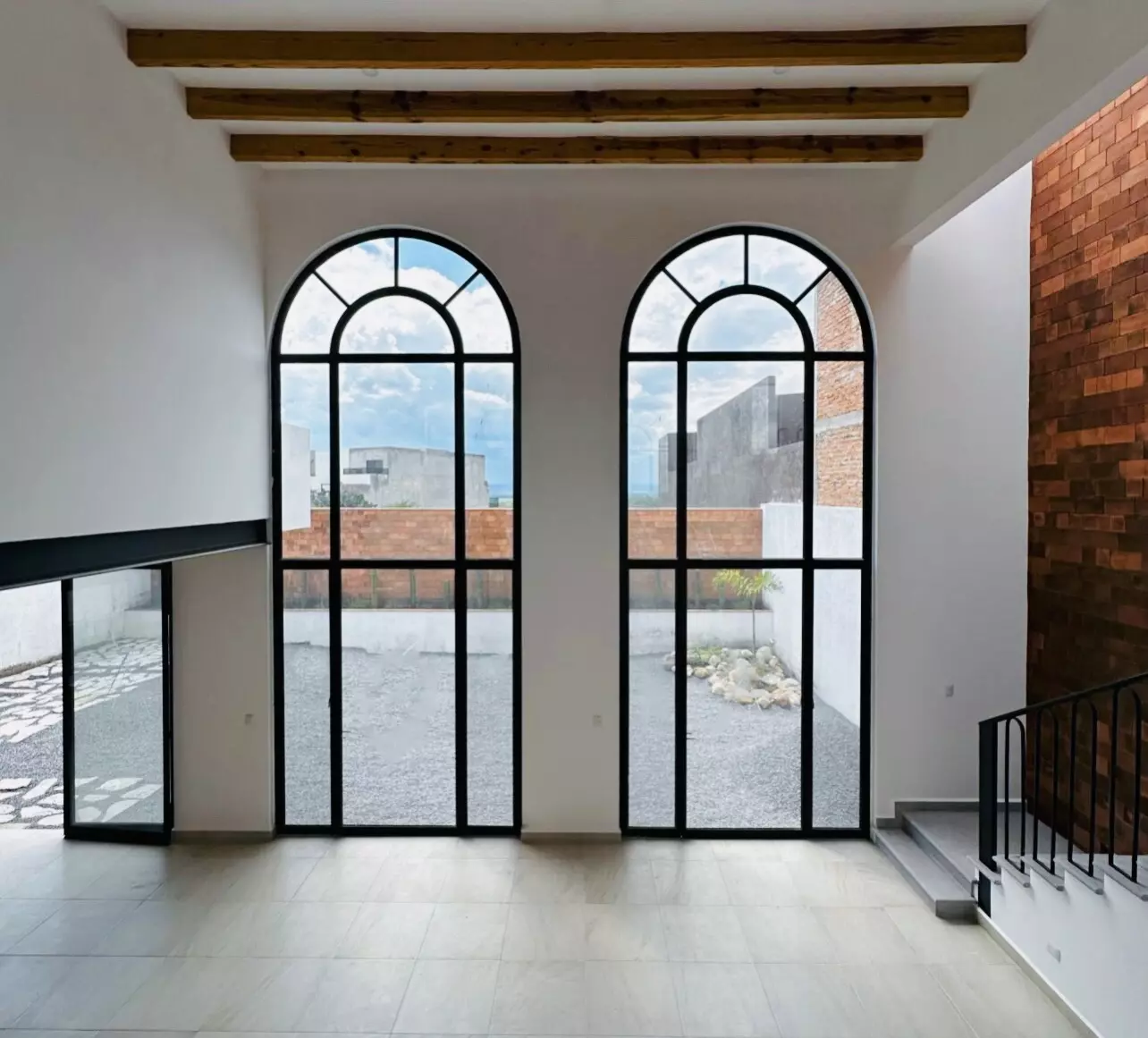CASA LEO — Residencial Malanquin la Mesa, San Miguel de Allende — photo 10 — soaring arched windows, radiant natural light