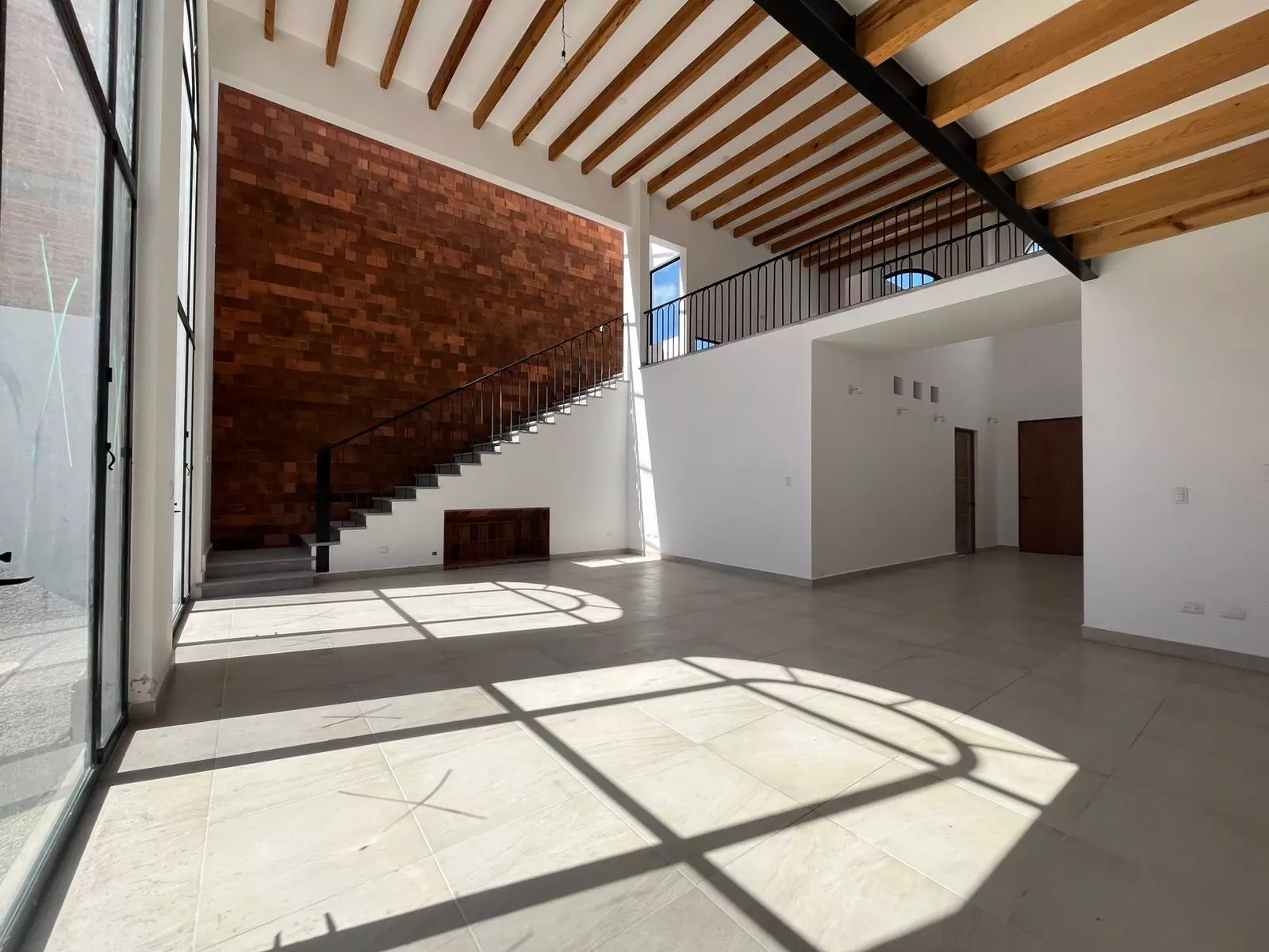 CASA LEO — Residencial Malanquin la Mesa, San Miguel de Allende — photo 4 — soaring light-filled loft space