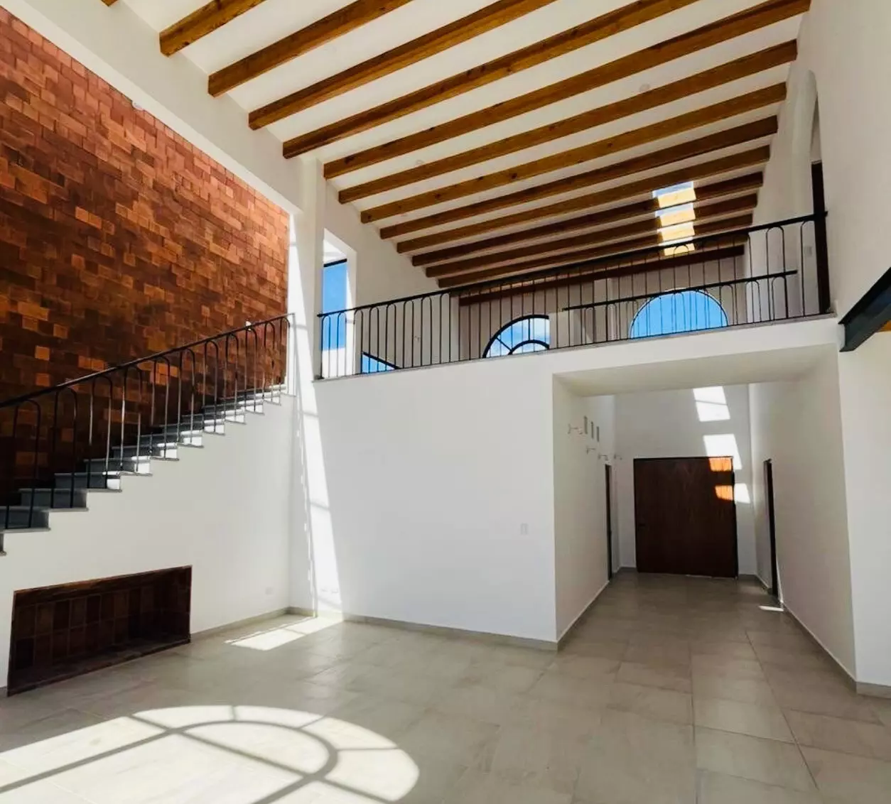 CASA LEO — Residencial Malanquin la Mesa, San Miguel de Allende — photo 7 — soaring beams, luminous colonial elegance