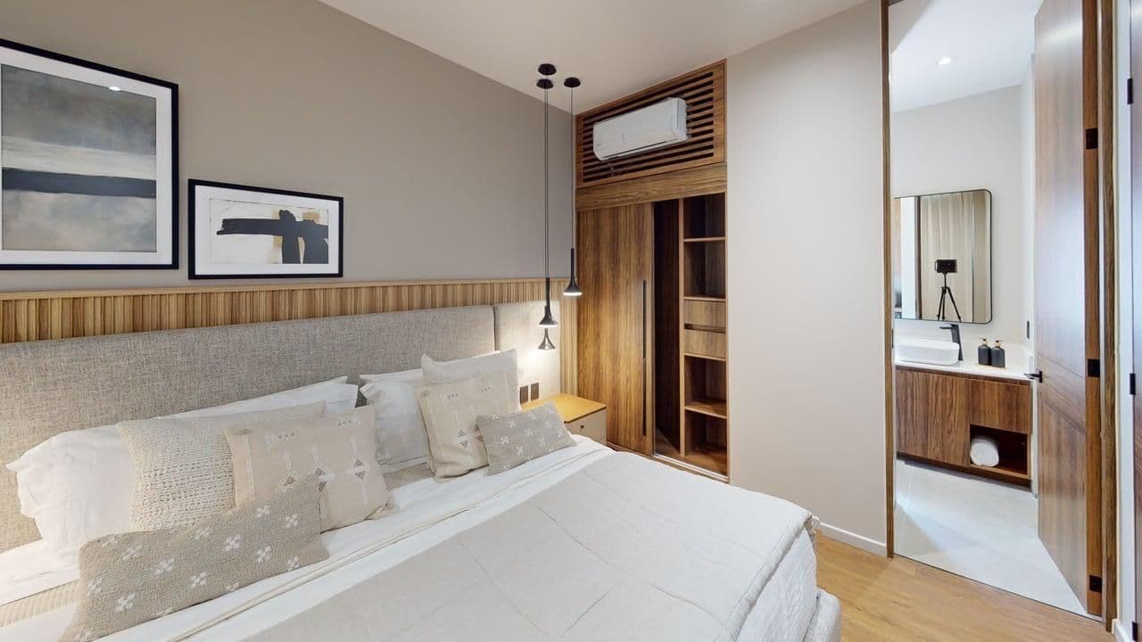 AURA SAN MIGUEL — San Miguel de Allende Centro, San Miguel de Allende — photo 11 — contemporary bedroom with spa-like ensuite