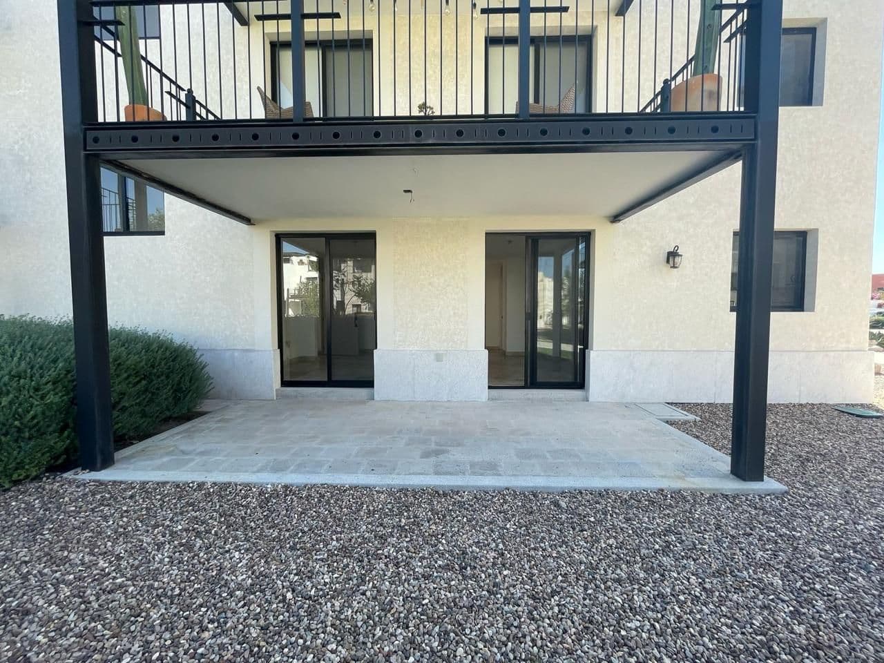 Casa Daniel Residencial La Luminaria — Atascadero (Arcos de San Miguel), San Miguel de Allende — photo 4 — modern patio with architectural steel framing